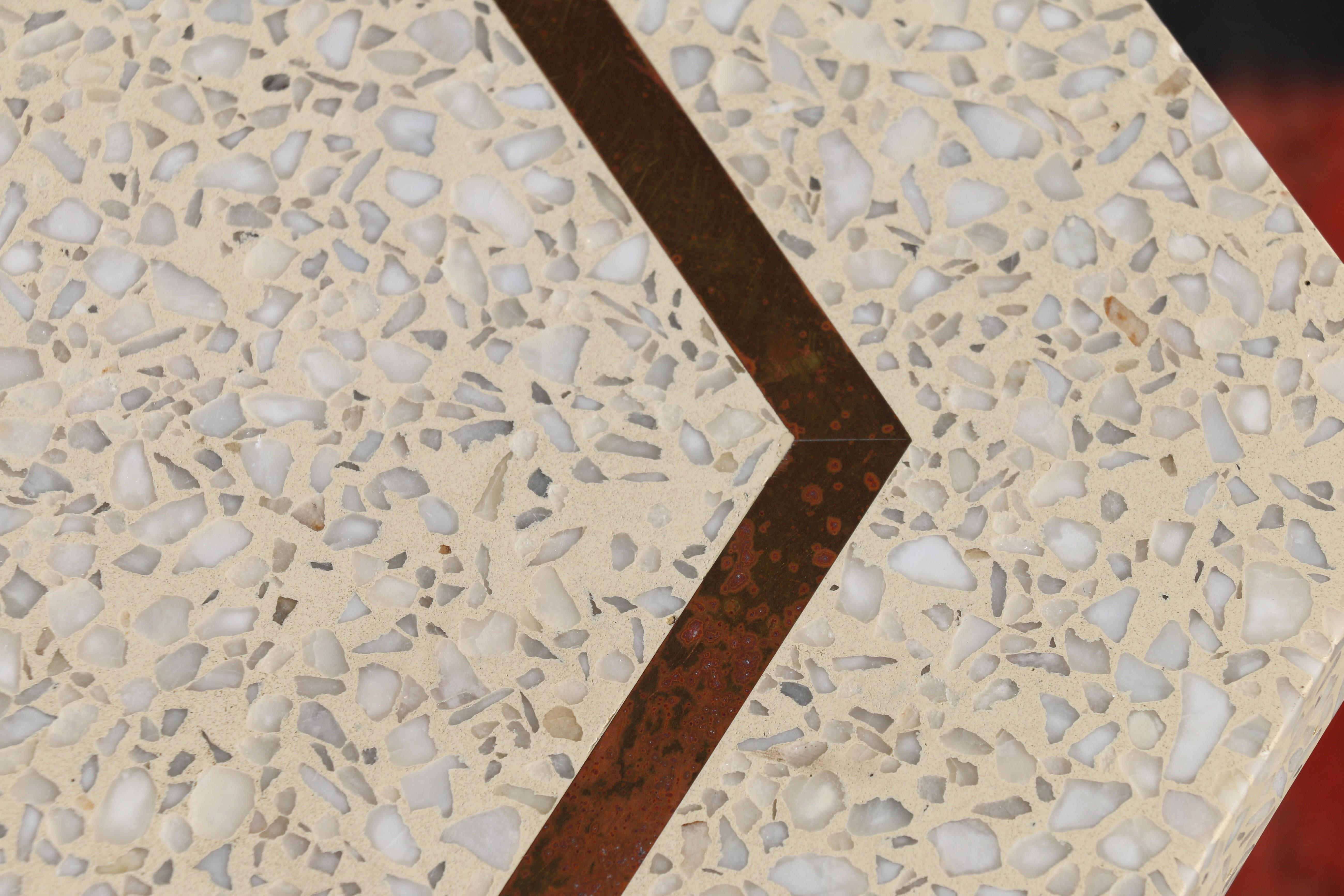 Vintage 1950s Harvey Probber Hexagonal Side Table – Terrazzo Top & Brass Inlay en vente 4