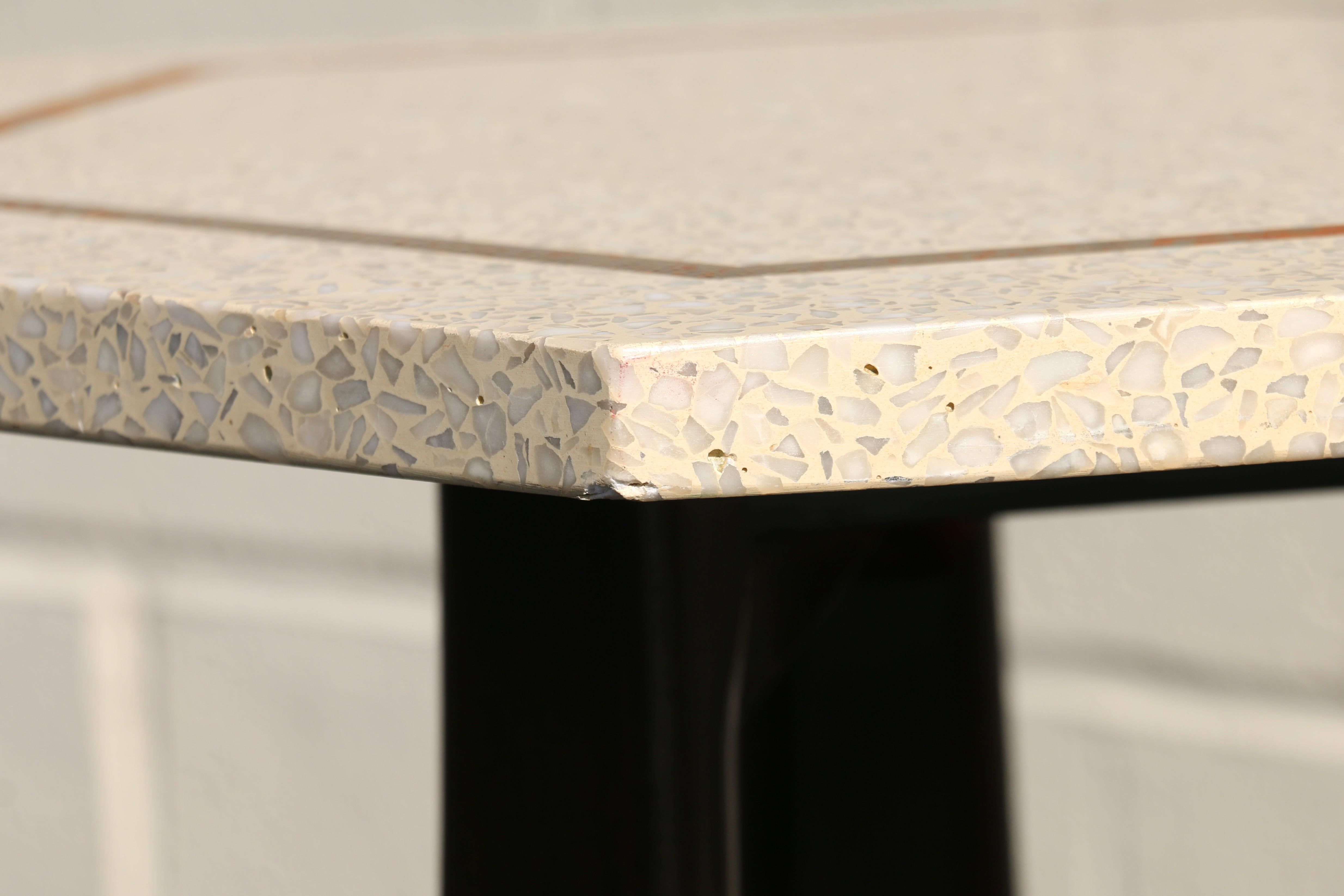 Vintage 1950s Harvey Probber Hexagonal Side Table – Terrazzo Top & Brass Inlay en vente 6