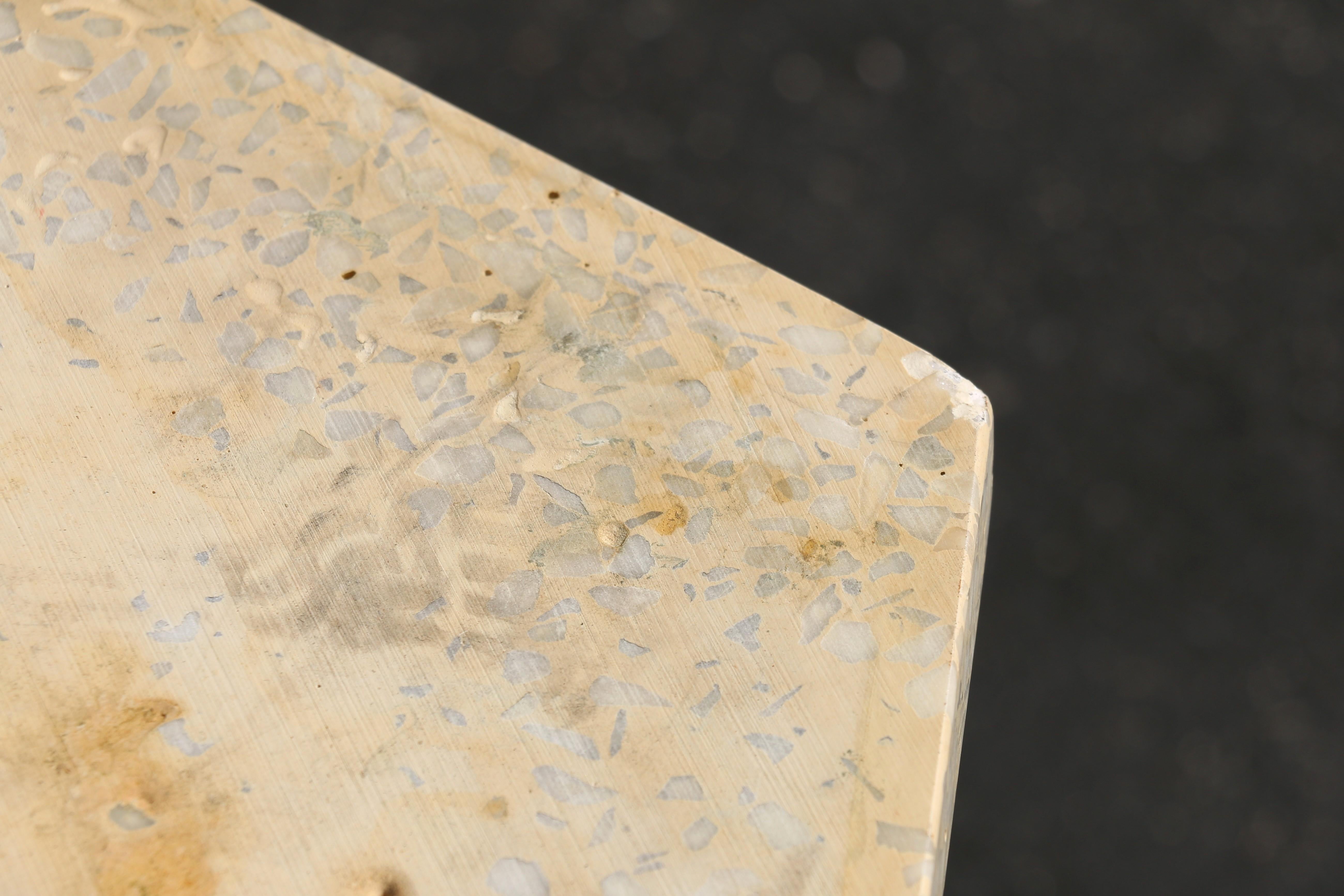 Vintage 1950s Harvey Probber Hexagonal Side Table – Terrazzo Top & Brass Inlay en vente 12