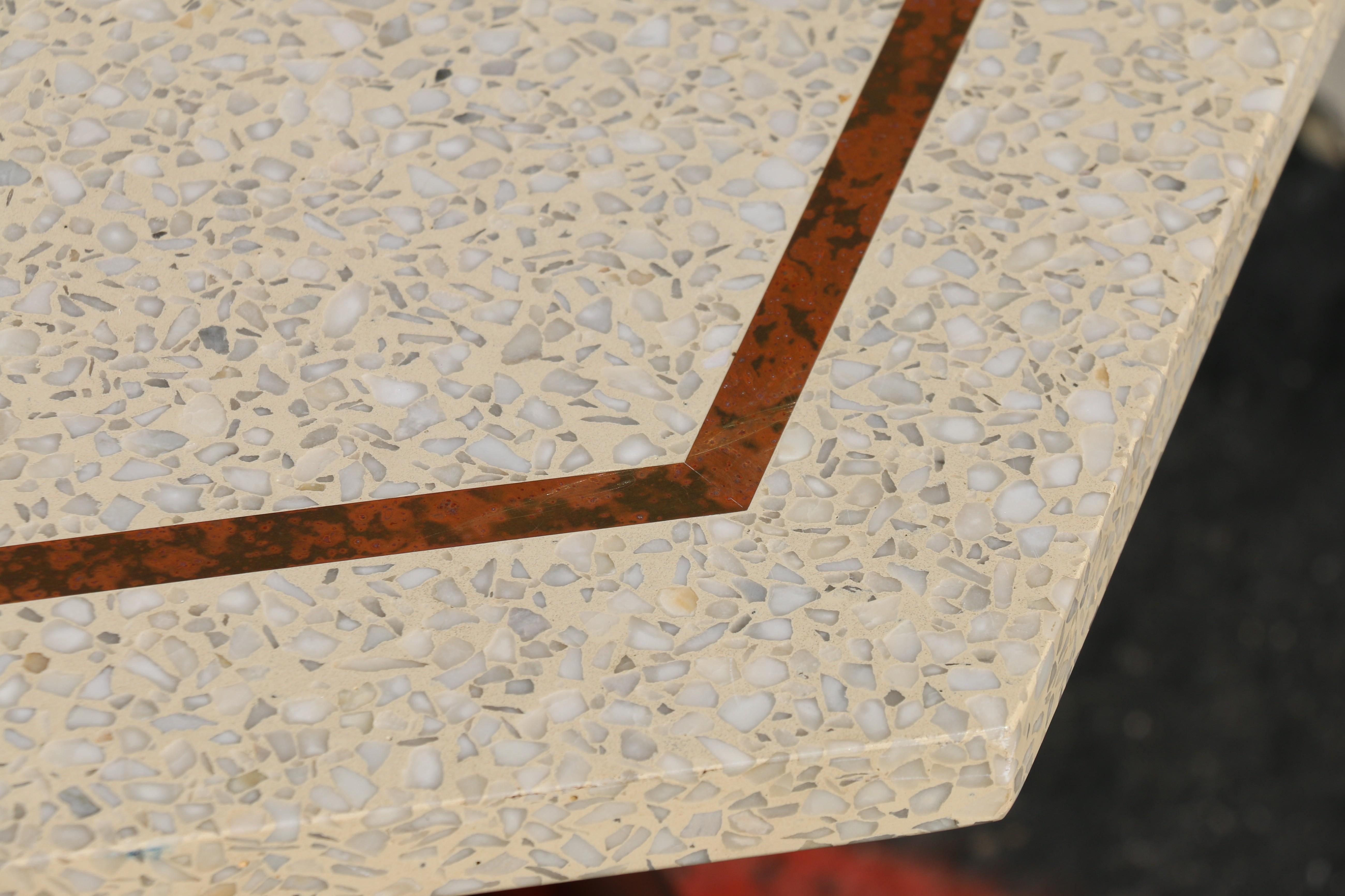 Vintage 1950s Harvey Probber Hexagonal Side Table – Terrazzo Top & Brass Inlay en vente 3