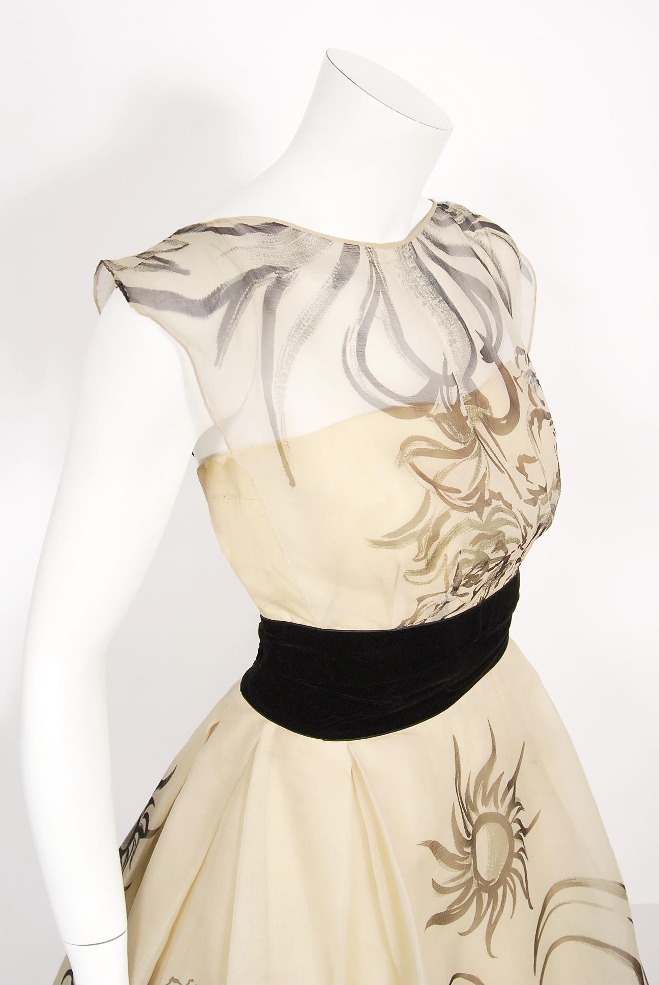 Skurriles handbemaltes Vintage-Kleid aus cremefarbener Seide von Hattie Carnegie Couture, 1950er Jahre  Damen