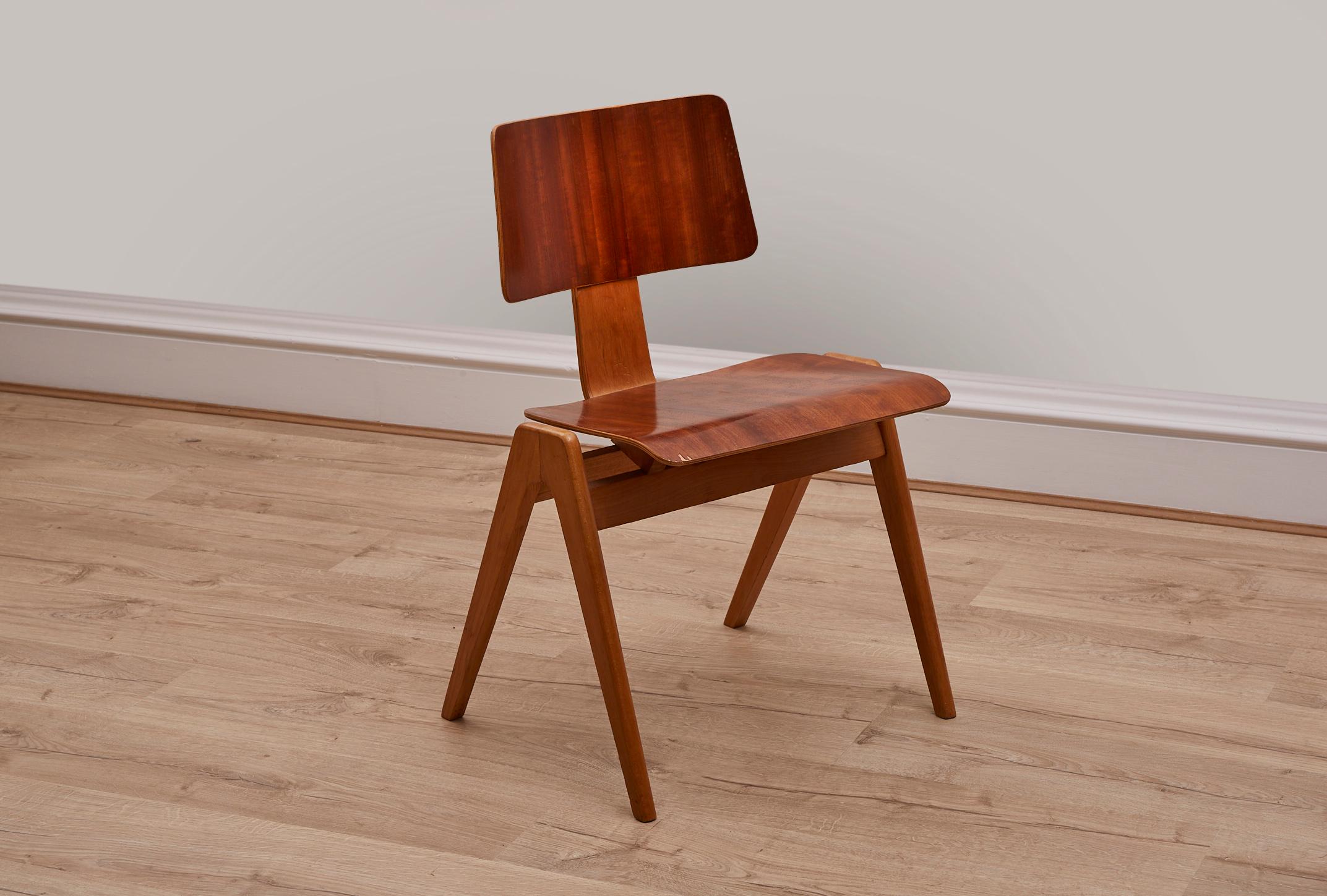 Vintage Robin Day Hillestak Chair,

Manufactured By Hille Od London  c1950's

This Beautiful Chair Has A Very Stylish Shape & Design. The Chair Has A Beech Frame With Plywood Seat & Back.