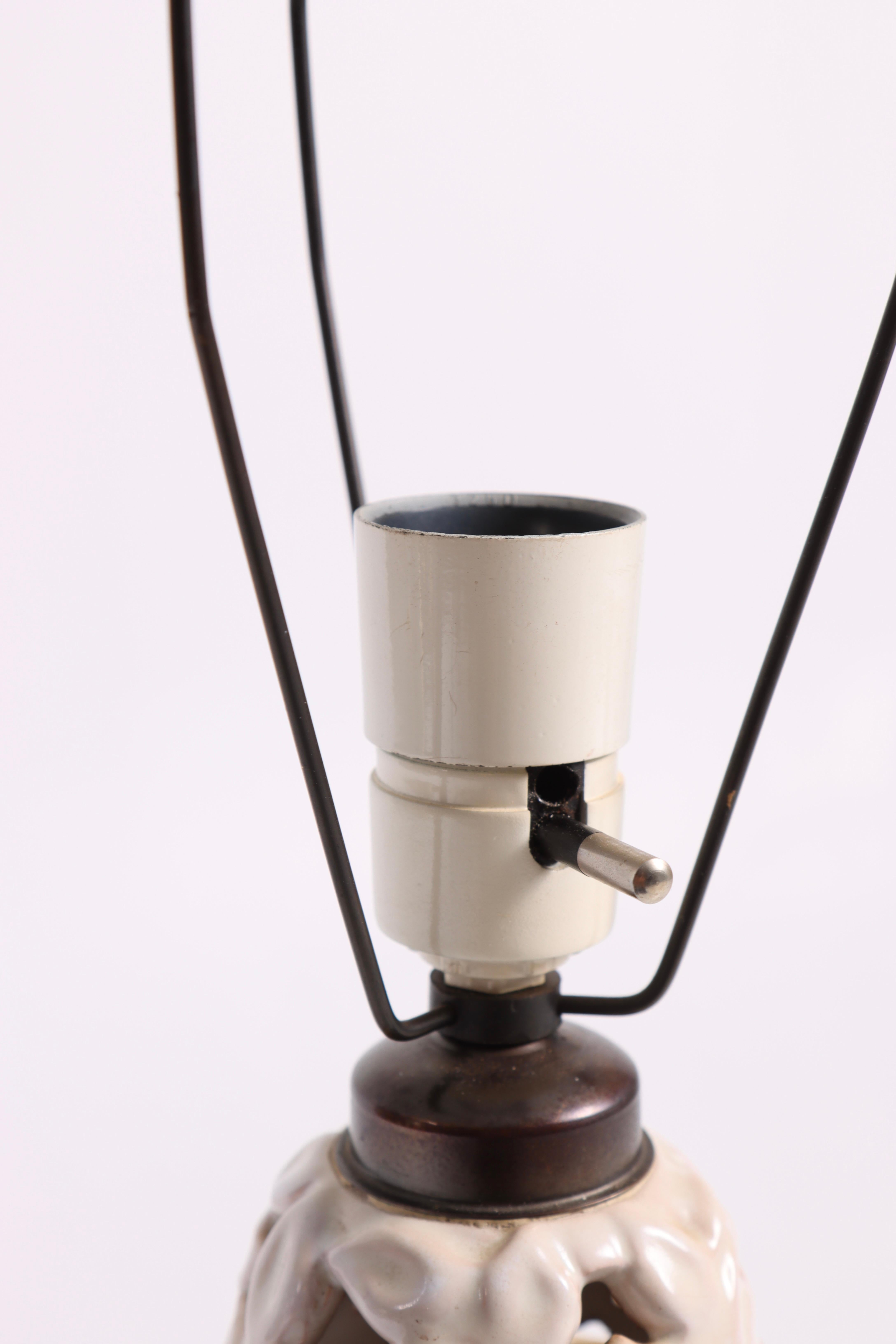 Hjorth Keramik-Tischlampe aus Bornholm, Vintage, 1950er Jahre, Vintage, mit neuem Schirm und US-Stecker (Dänisch) im Angebot