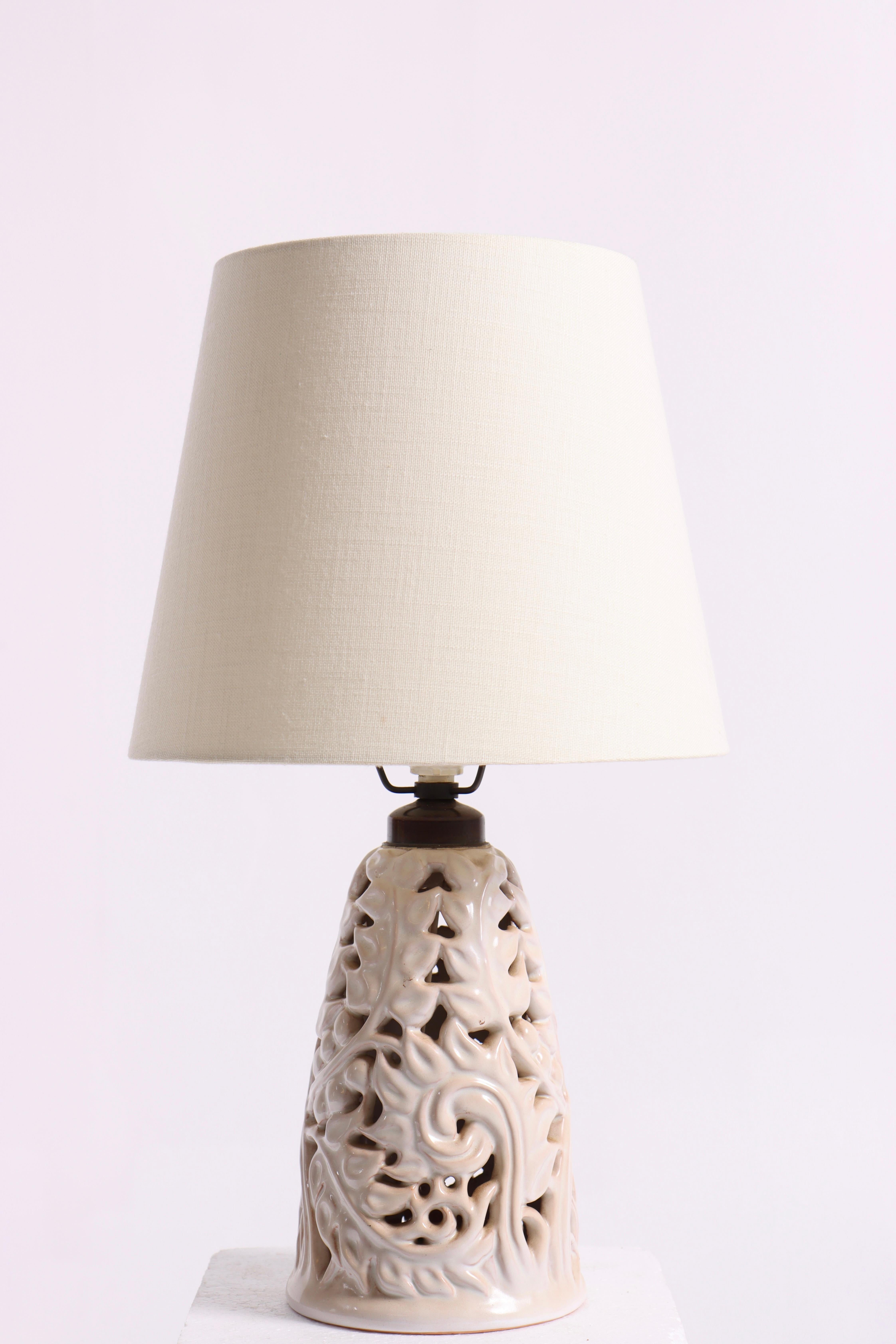 Hjorth Keramik-Tischlampe aus Bornholm, Vintage, 1950er Jahre, Vintage, mit neuem Schirm und US-Stecker im Zustand „Gut“ im Angebot in Lejre, DK