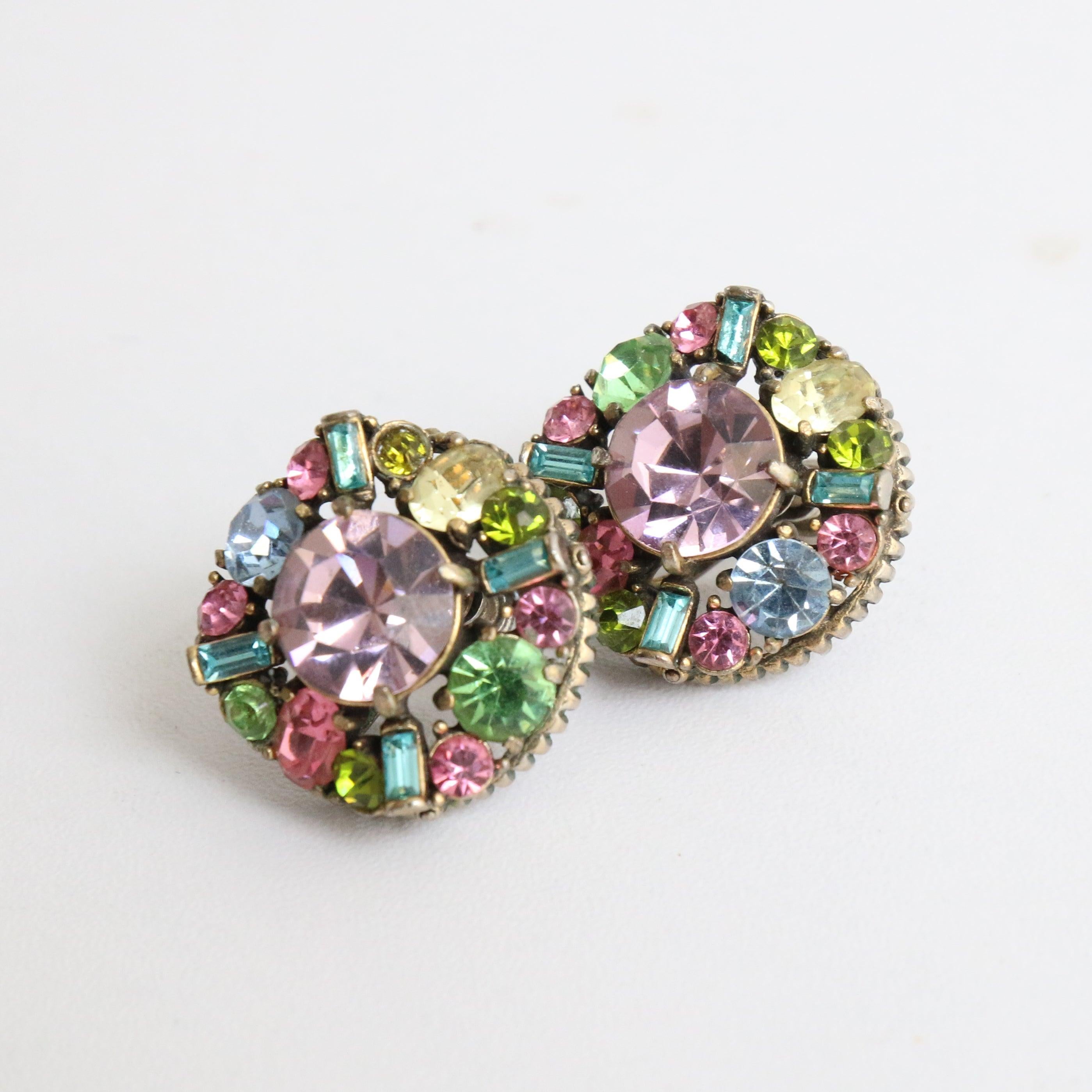 Vintage 1950's Hollycraft pastel rhinestone screw back earrings midcentury In Good Condition For Sale In Cheltenham, GB