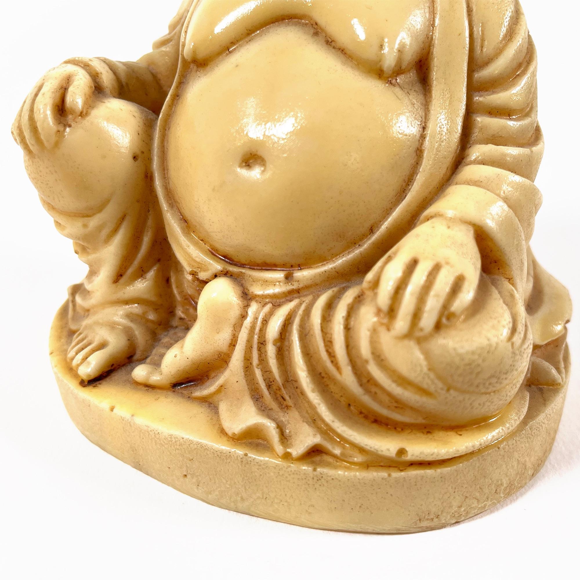 Corne Sculpture de Bouddha en corne des années 1950 en vente