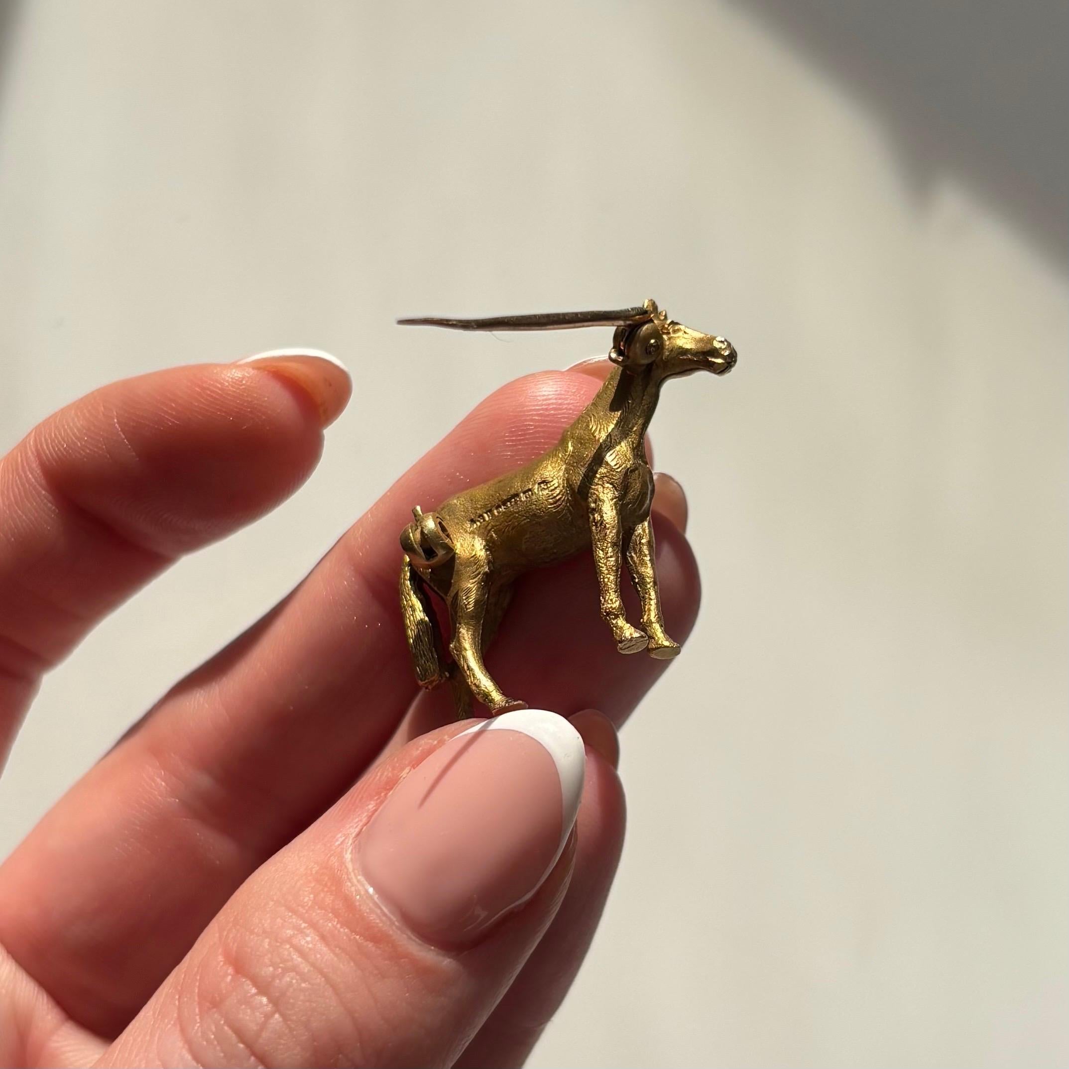 Vintage 1950's Horse Brooch in Solid 9k Yellow Gold For Sale 1