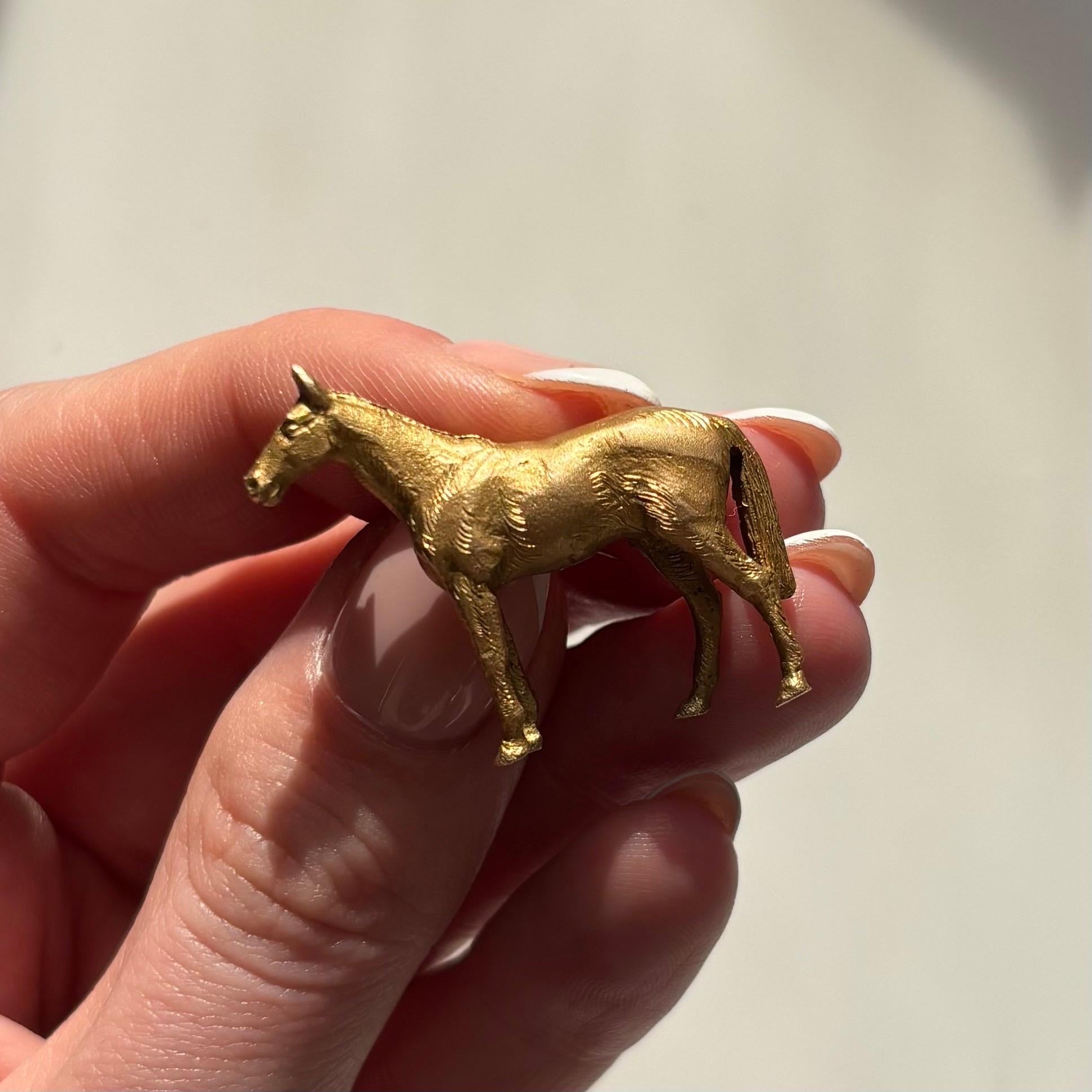 Vintage 1950's Horse Brooch in Solid 9k Yellow Gold For Sale 2