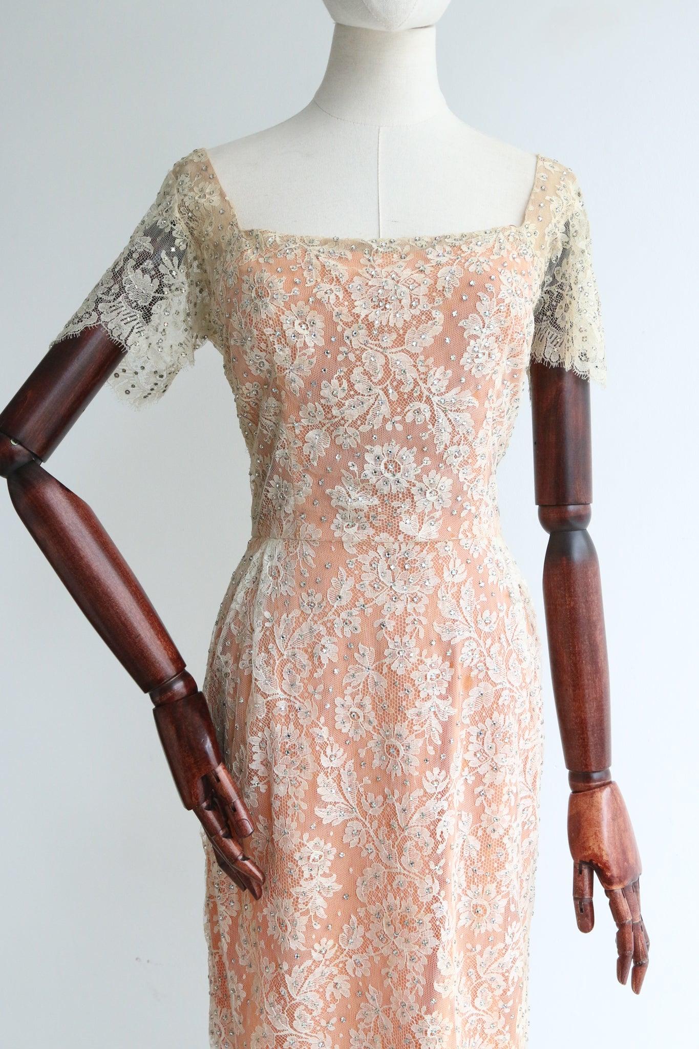 Vintage 1950er Howard Greer Kleid mit Spitze und Strassverzierung, UK 8 US 4 Damen im Angebot