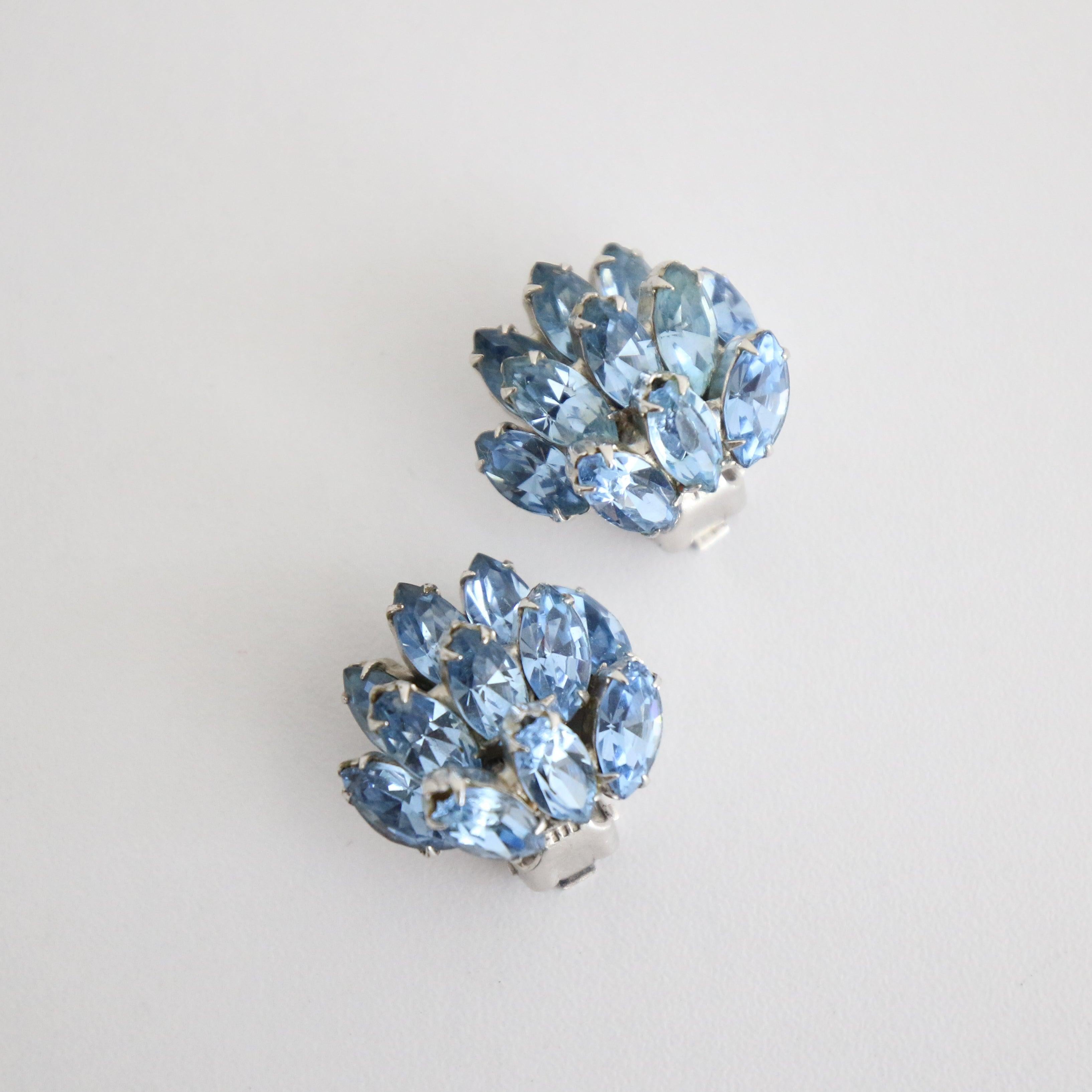 Vintage 1950's Ice Blue Weiss Clip on earrings Blue rhinestones Weiss Earrings In Good Condition For Sale In Cheltenham, GB