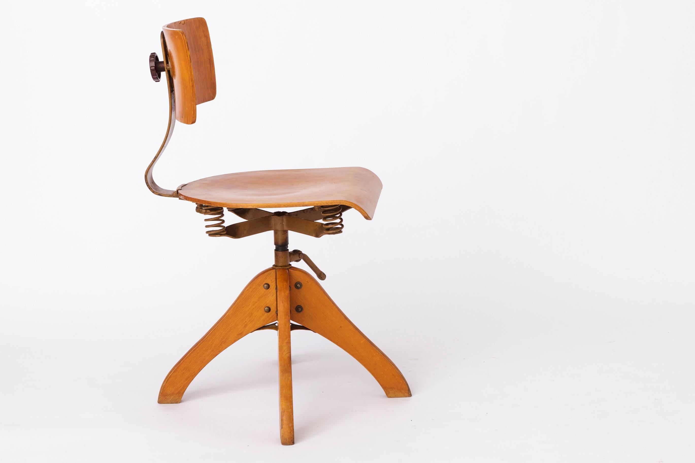 Silla industrial vintage años 50 - Taburete ajustable de fábrica alemana, madera de haya en Bueno estado para la venta en Hannover, DE
