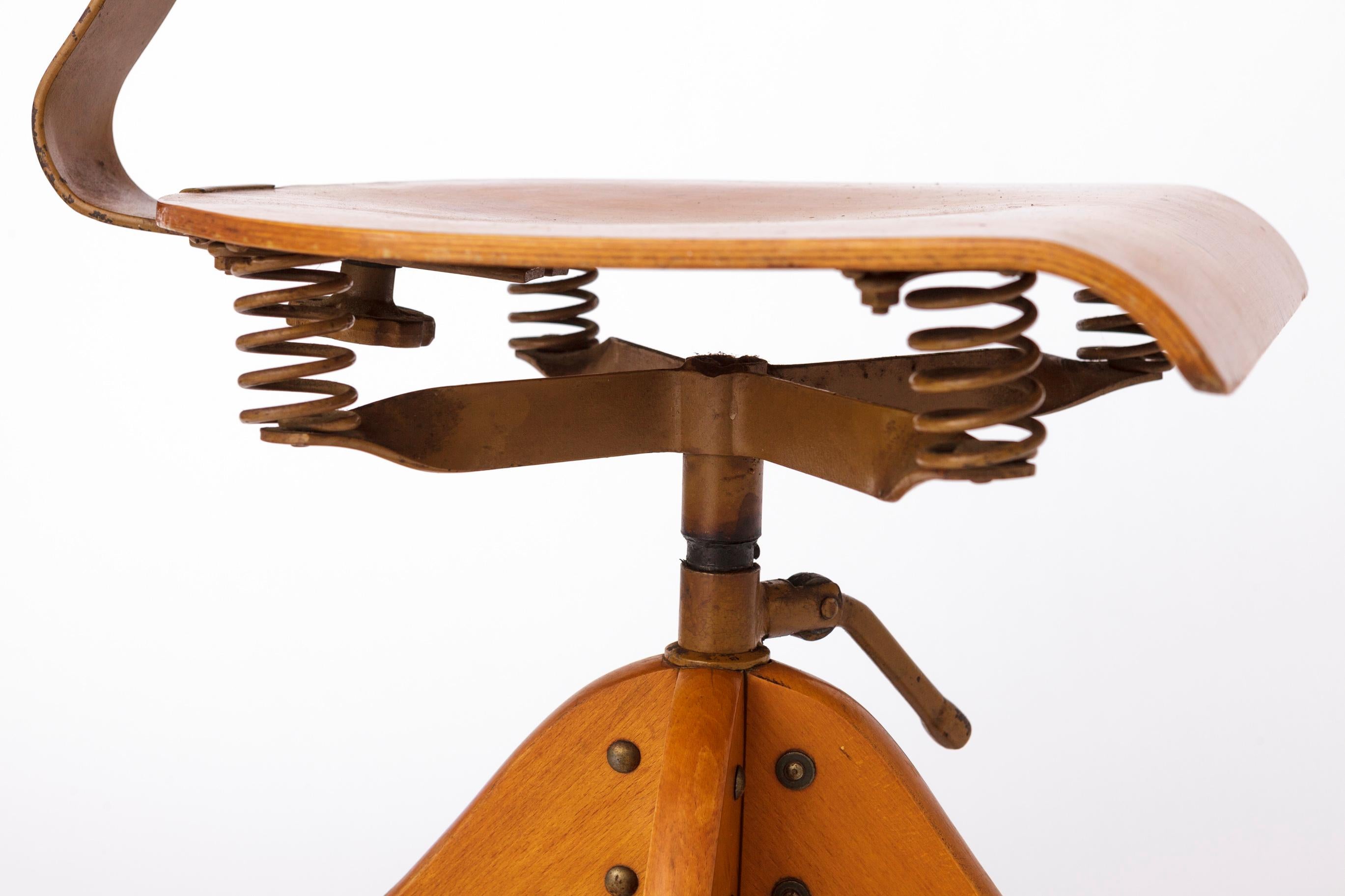 Silla industrial vintage años 50 - Taburete ajustable de fábrica alemana, madera de haya mediados del siglo XVIII en venta