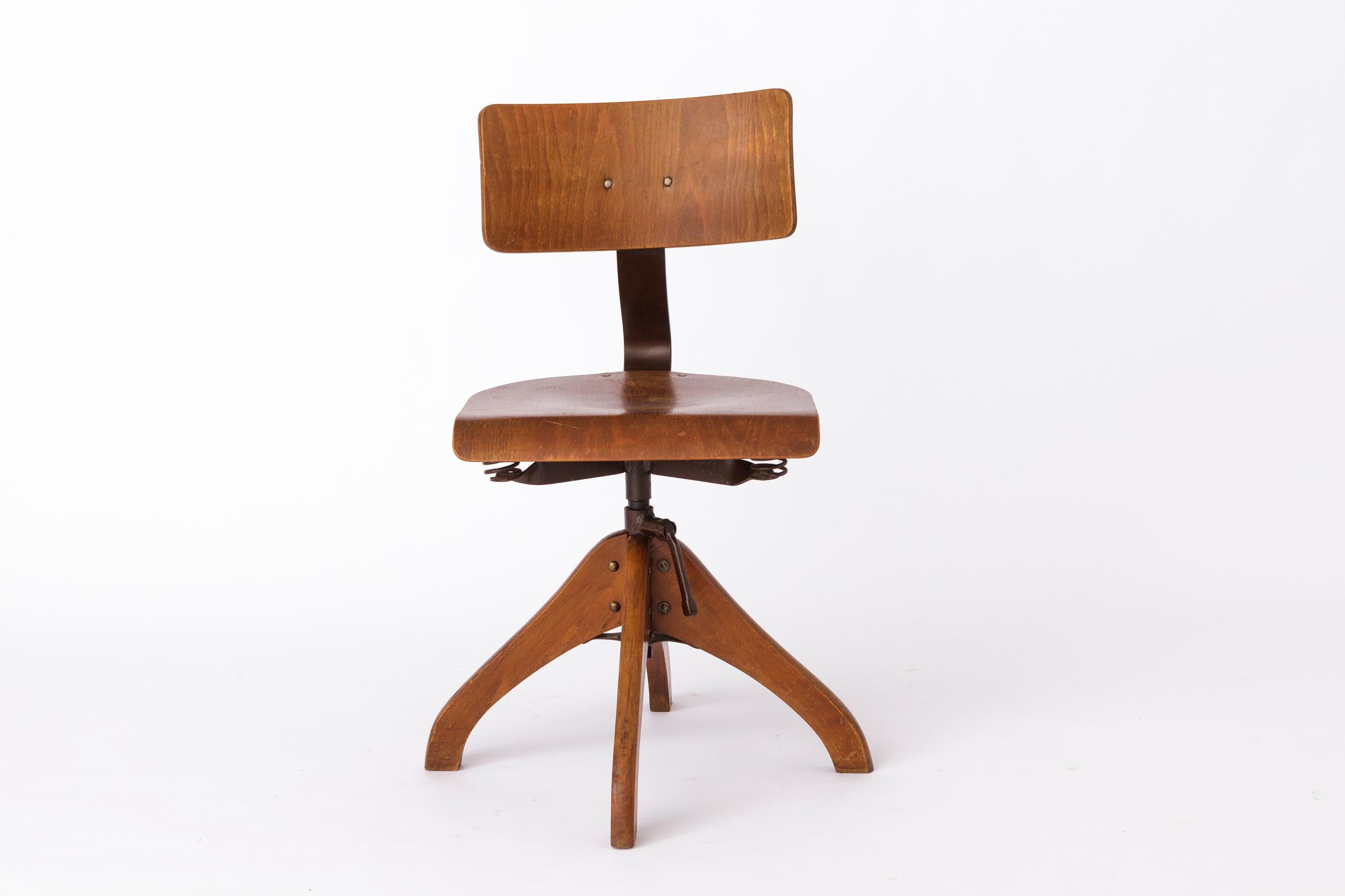 🏭 Vintage 1950s Industrial Chair – German Design 🇩🇪
A true piece of history! This industrial chair from the 1950s is a perfect blend of functionality and timeless design.

Totally 2 such chairs available. See last photo. Price per chair. 

✔