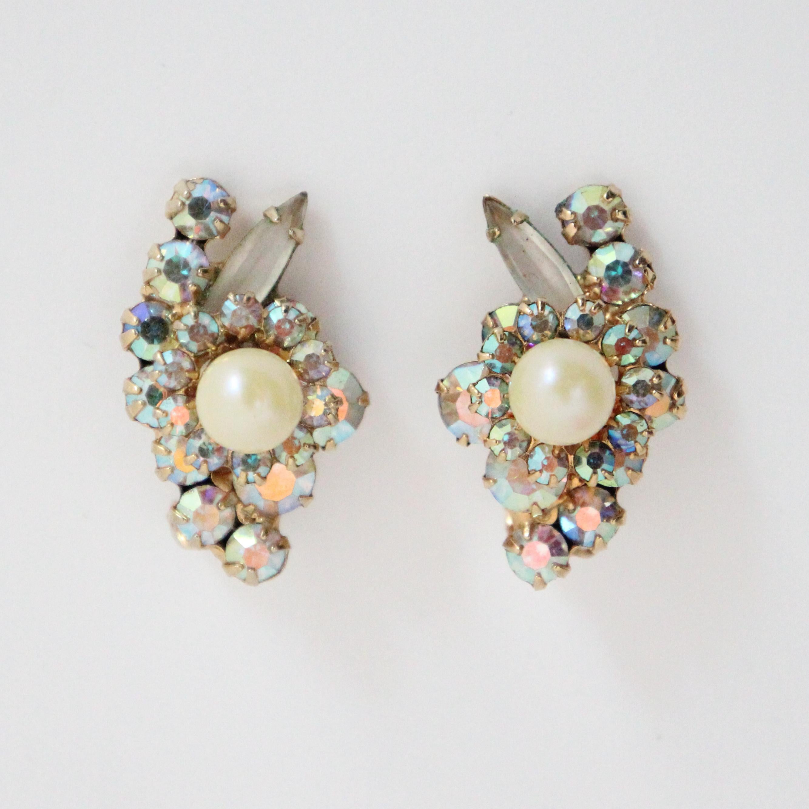 Femenino o masculino Vintage años 50 Pendientes de clip con perlas y strass iridiscentes años 50 en venta