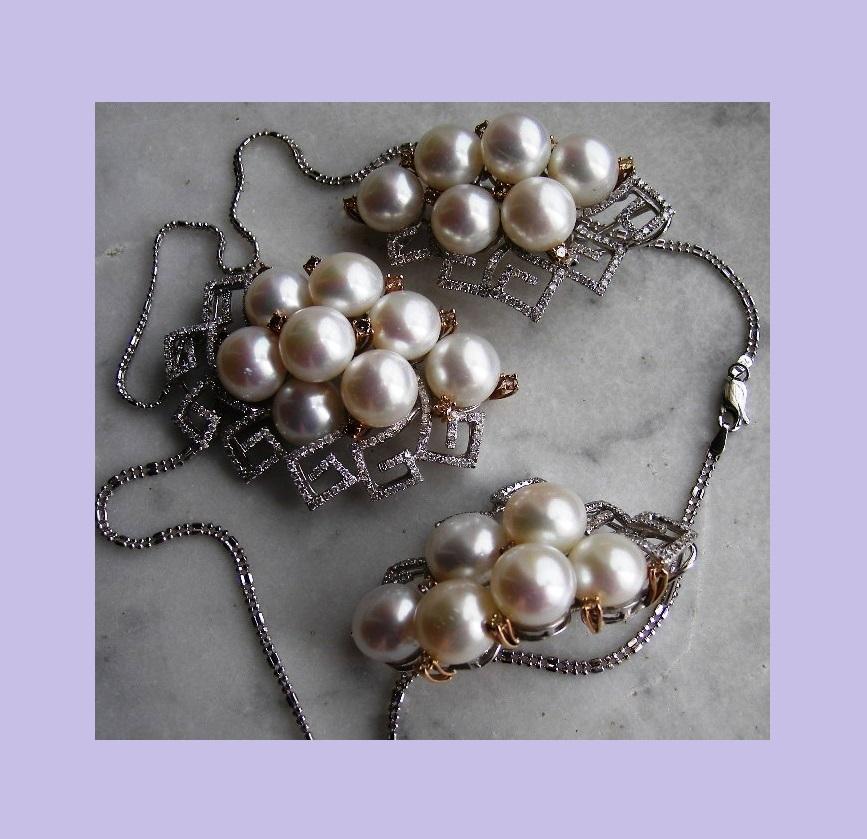Vintage 1950s Italian 18 Karat Gold Diamonds Pearls Necklace and Earrings Set For Sale 1