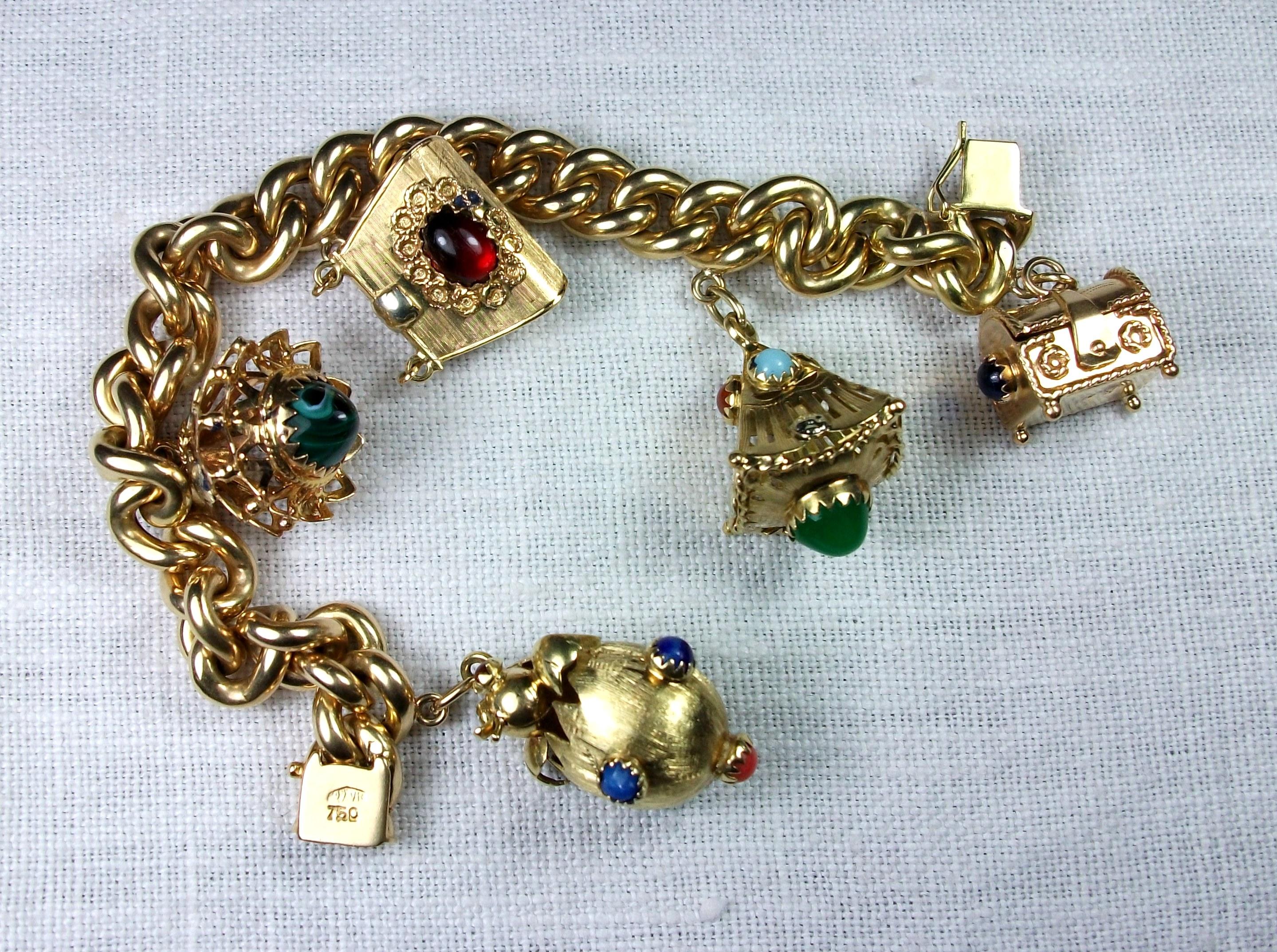 Vintage 1950s Italian 18 Karat Yellow Gold Etruscan Revival Charm Bracelet For Sale 3