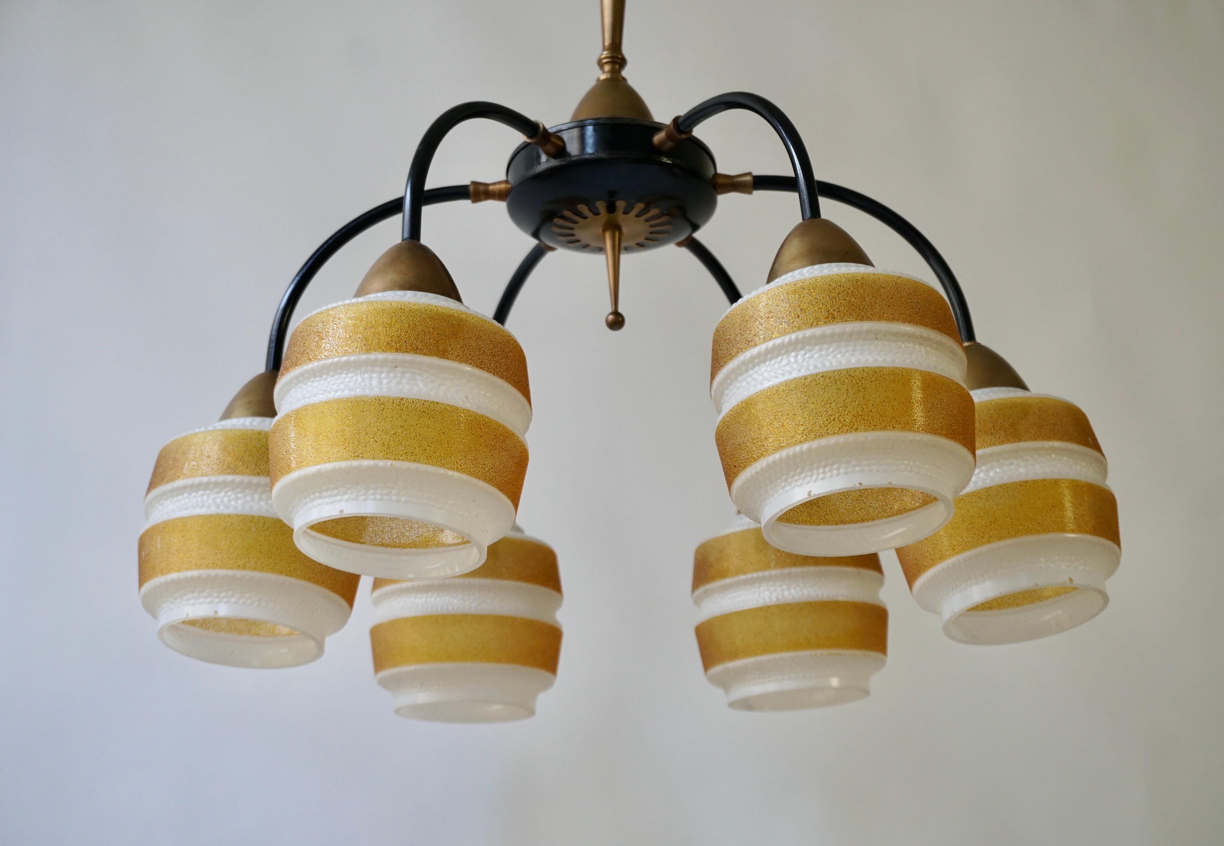 Vintage 1950s Italian Brass and Glass Chandelier In Good Condition For Sale In Antwerp, BE