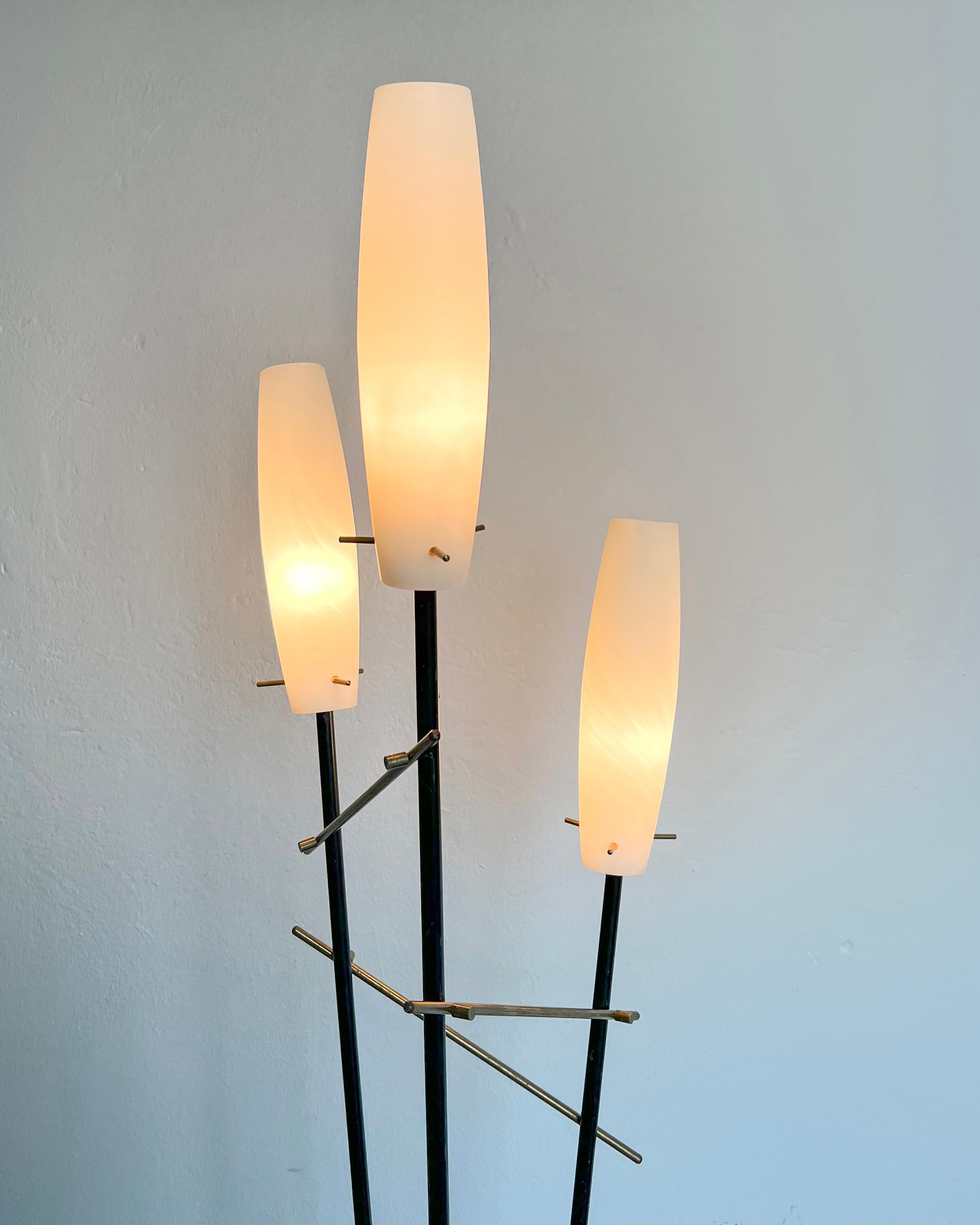 Mid-20th Century Vintage Decorative Italian Floor Lamp in Brass and Marble , 1950's minimalism For Sale