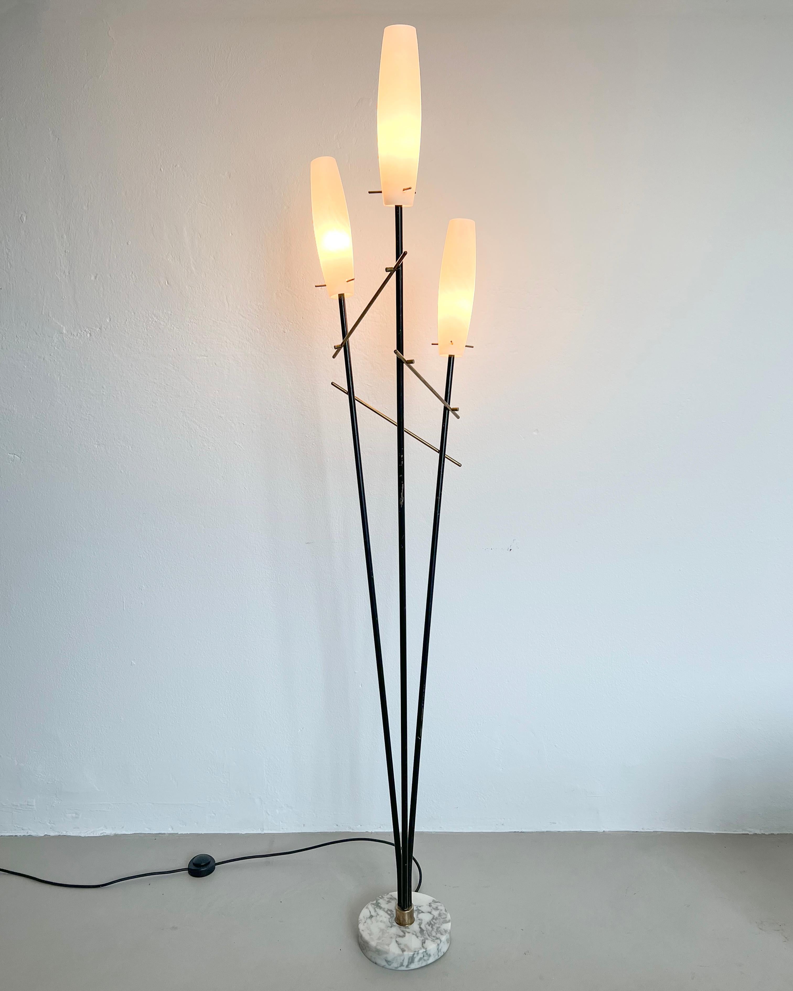 Vintage Decorative Italian Floor Lamp in Brass and Marble , 1950's minimalism For Sale 1