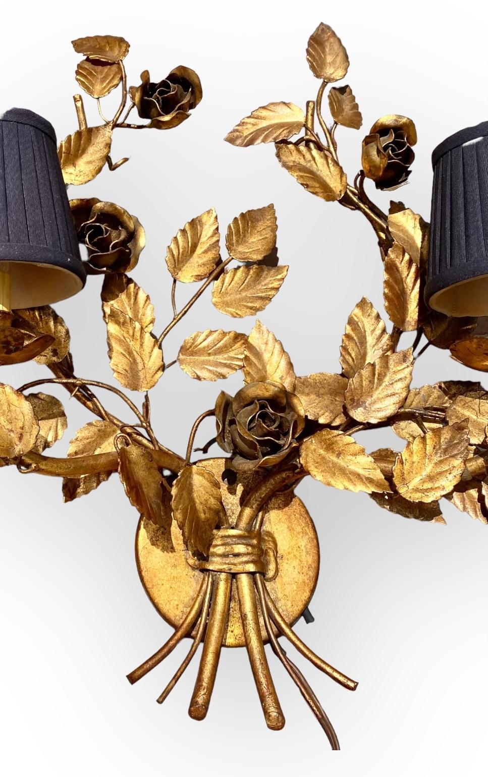 Vintage 1950s Italian Florentine Gilt Tole Floral Bouquet Lighted Wall S For Sale 7