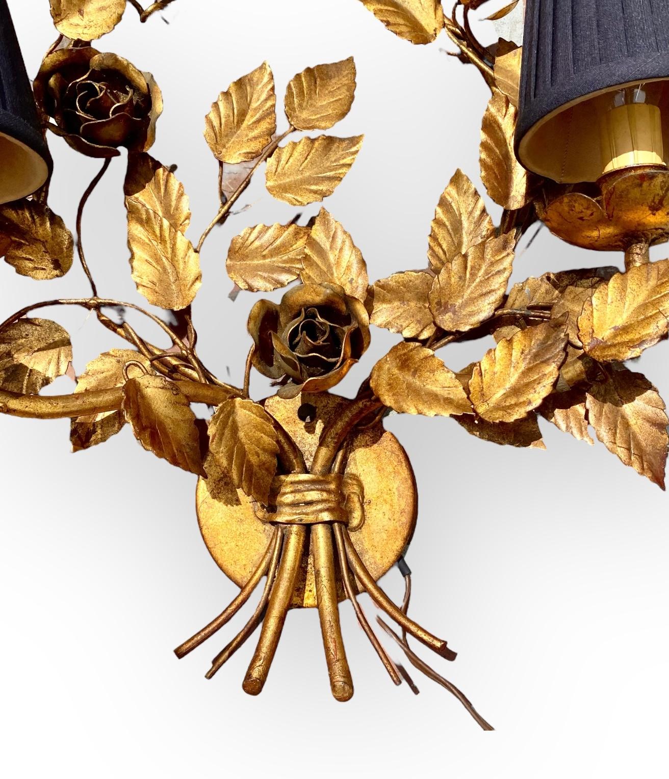 Vintage 1950s Italian Florentine Gilt Tole Floral Bouquet Lighted Wall S In Good Condition For Sale In New Orleans, LA