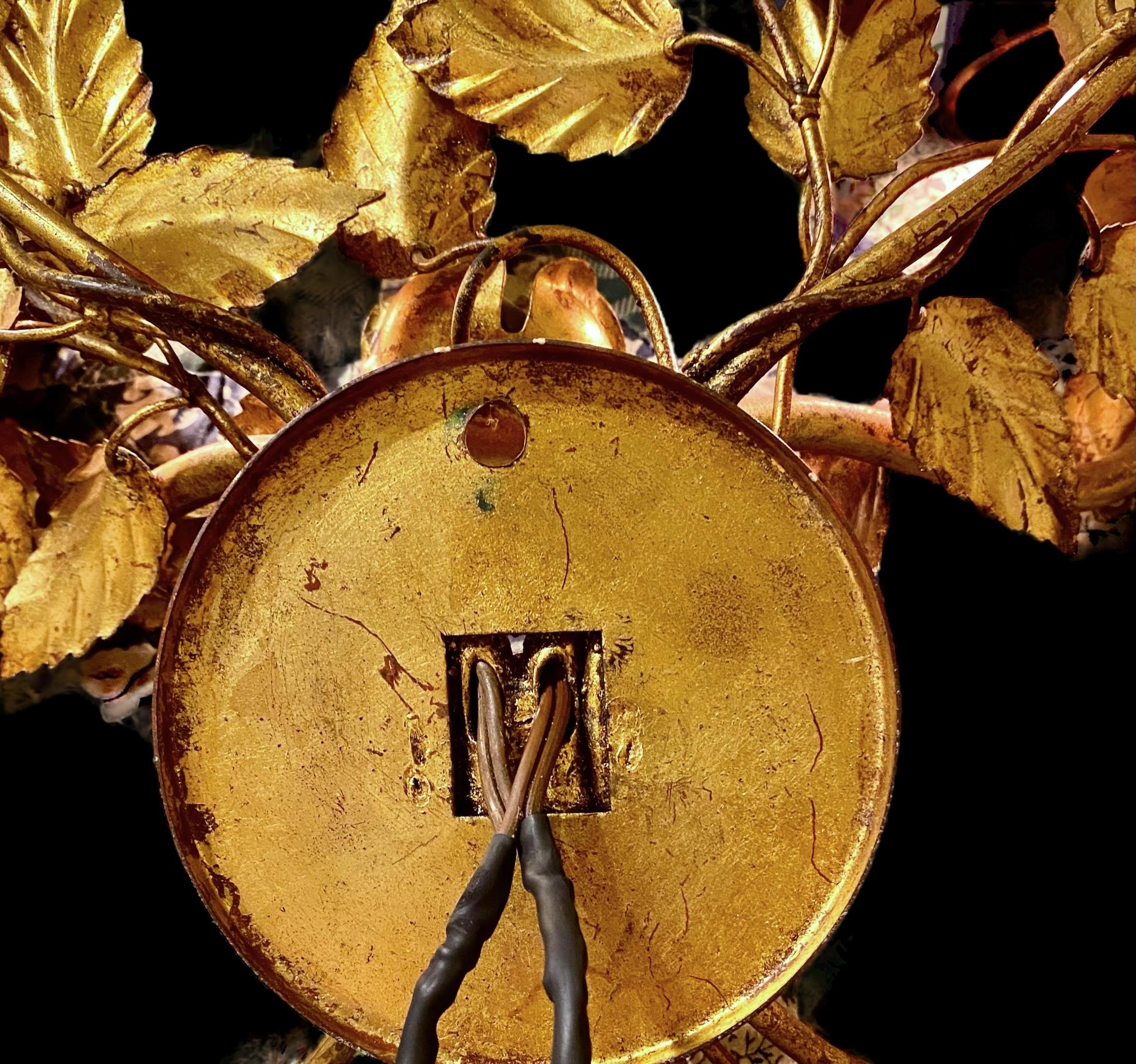 Mid-20th Century Vintage 1950s Italian Florentine Gilt Tole Floral Bouquet Lighted Wall S For Sale