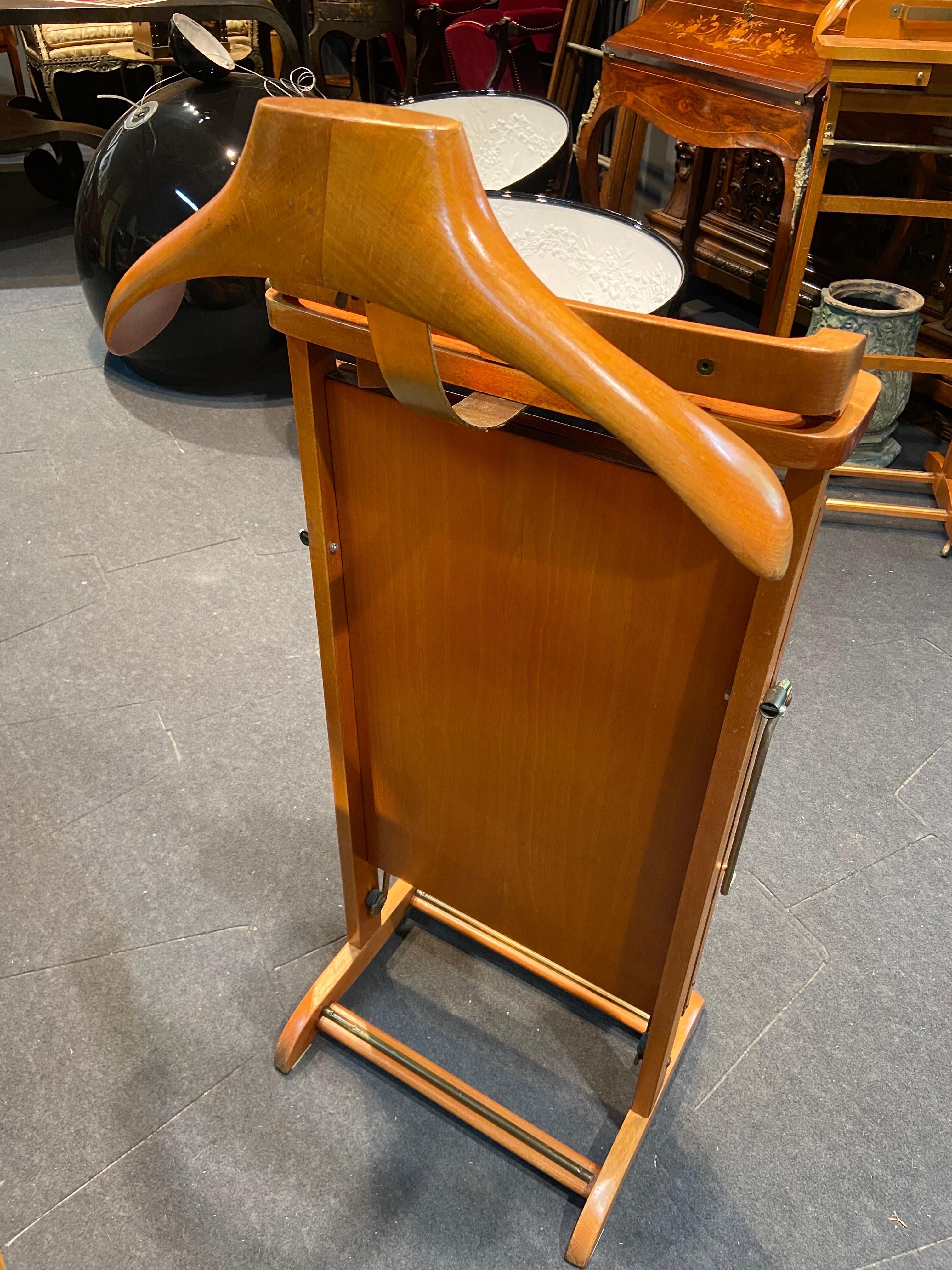 Mid-Century Modern Vintage 1950s Italian Rolling Men’s Valet Stand in Wood and Brass Trouser Press