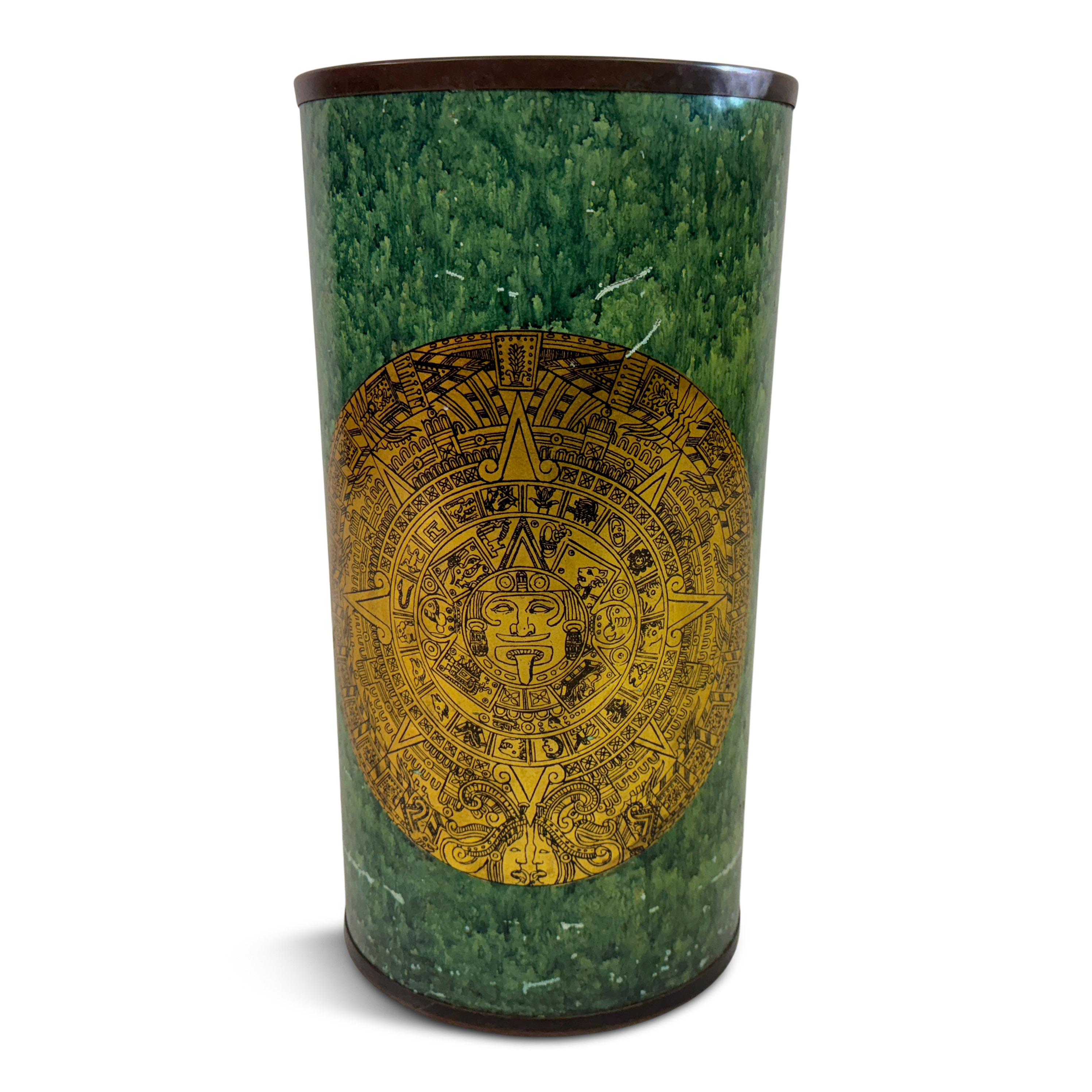 1950er Jahre Schirmständer

Dieser Schirmständer von Bucciarelli Milano aus den 1950er Jahren ist ein Beispiel für italienisches Design aus der Mitte des Jahrhunderts und spiegelt das künstlerische Flair von Piero Fornasetti wider. Der Ständer ist