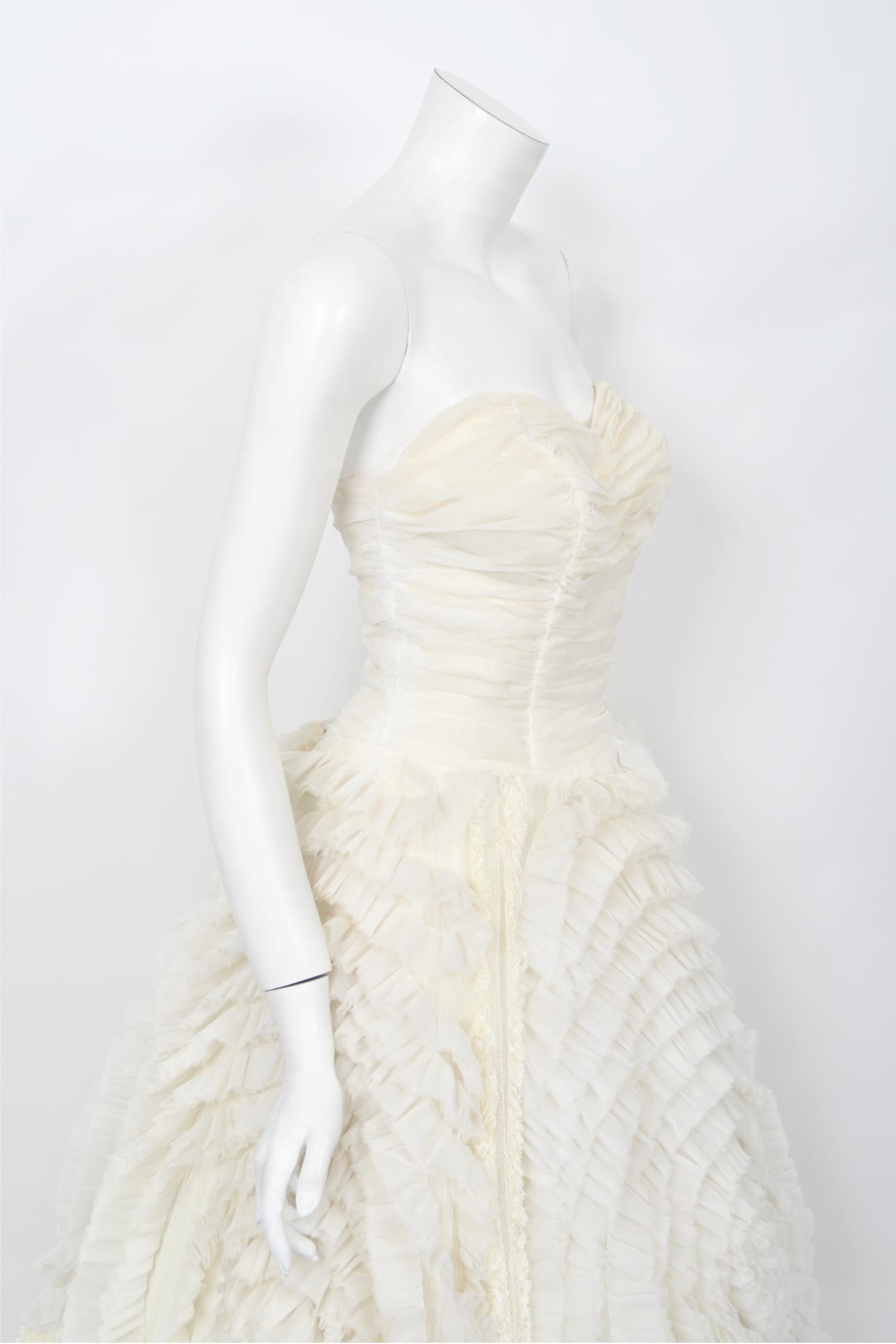 Vintage 1950's Elfenbein Chiffon trägerlos Tiered Ruffle voller Länge Hochzeitskleid  5