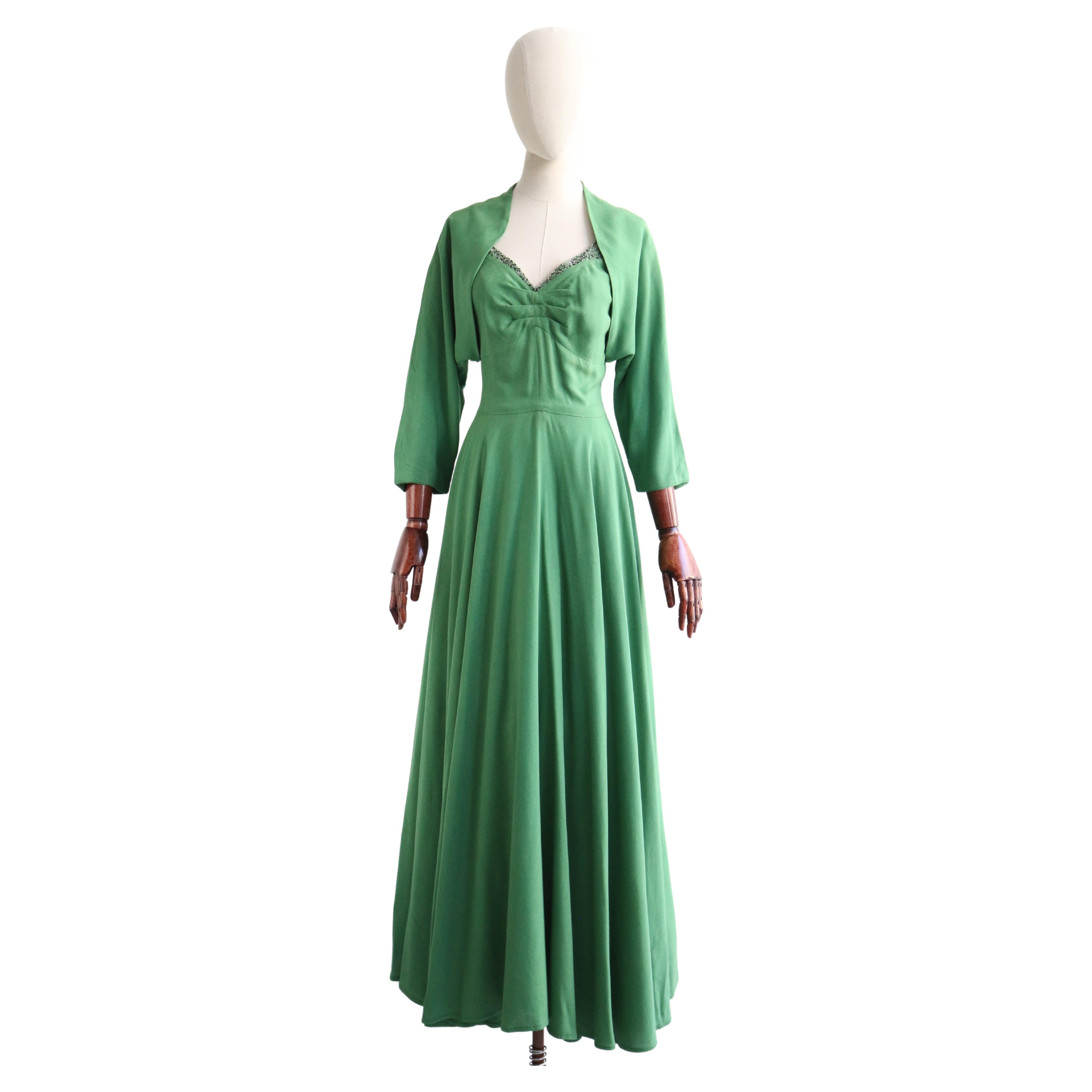 Robe de soirée vintage ornée de perles vert jade et boléro (années 1950), taille UK 12 US 8