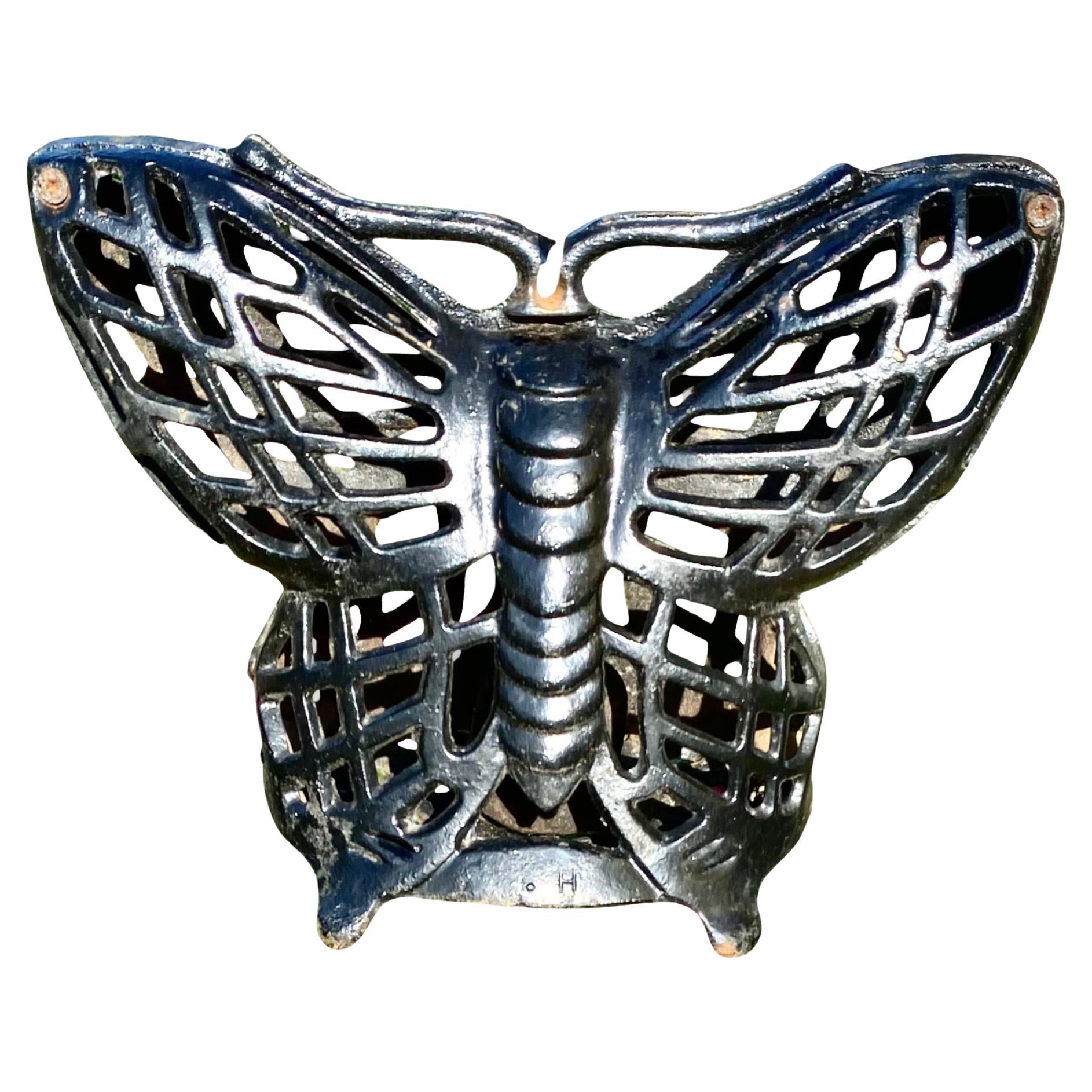 What are the features of a traditional Japanese garden?