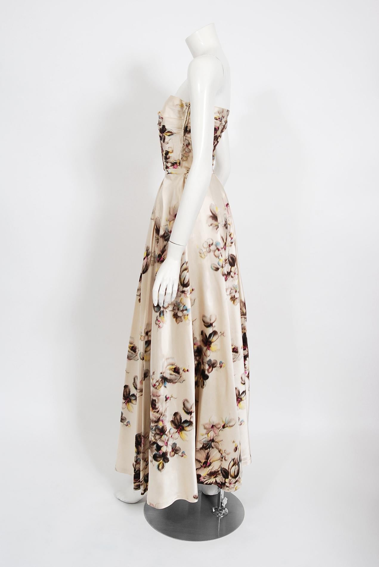 Jeanne Lafaurie Couture Trägerloses Aquarell-Kleid aus Seide mit Blumenmuster aus den 1950er Jahren im Zustand „Gut“ im Angebot in Beverly Hills, CA