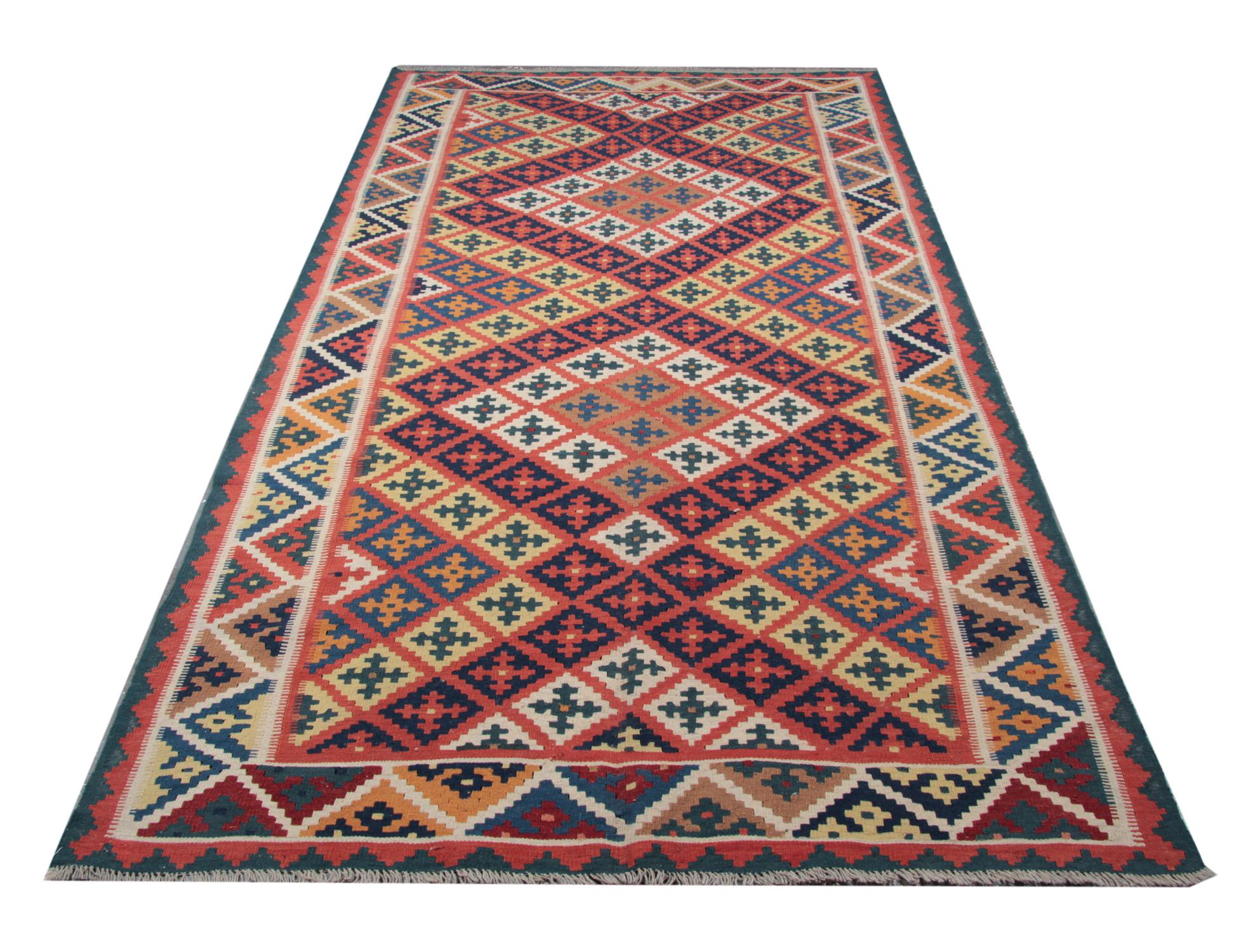 Vintage 1950s Kilim Rug with Multicolour Diamond Pattern In Excellent Condition For Sale In Wembley, GB