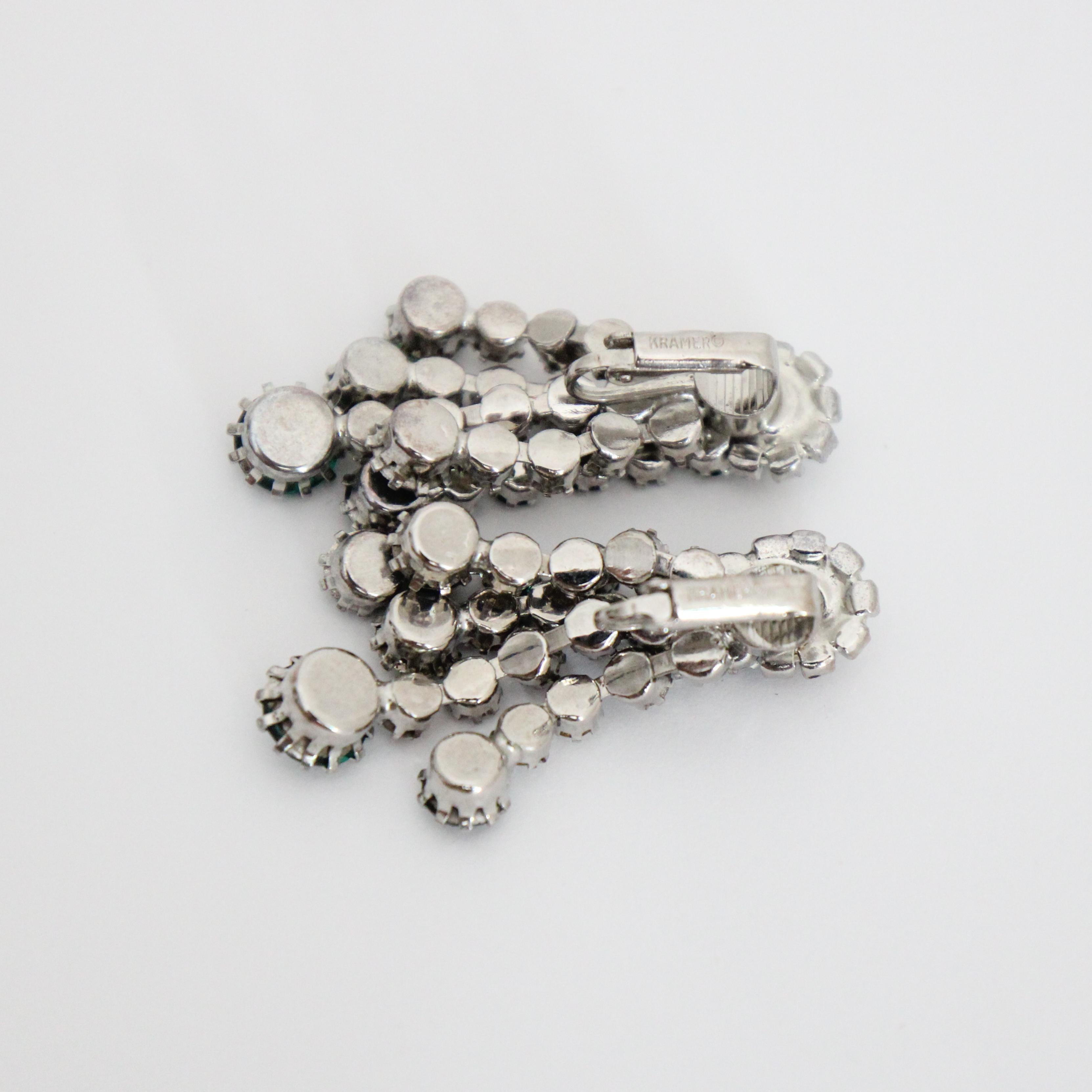 Vintage 1950's Kramer Strass Kronleuchter Clip auf Ohrringe Smaragdgr�ün im Zustand „Gut“ im Angebot in Cheltenham, GB