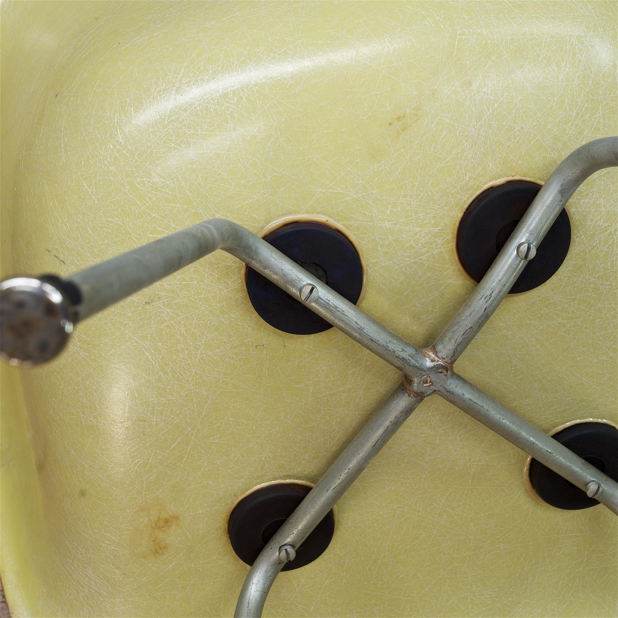 Zitronengelber DAX-Stuhl Charles+Ray Eames Zenith Herman Miller, 1950er Jahre (Glasfaser) im Angebot