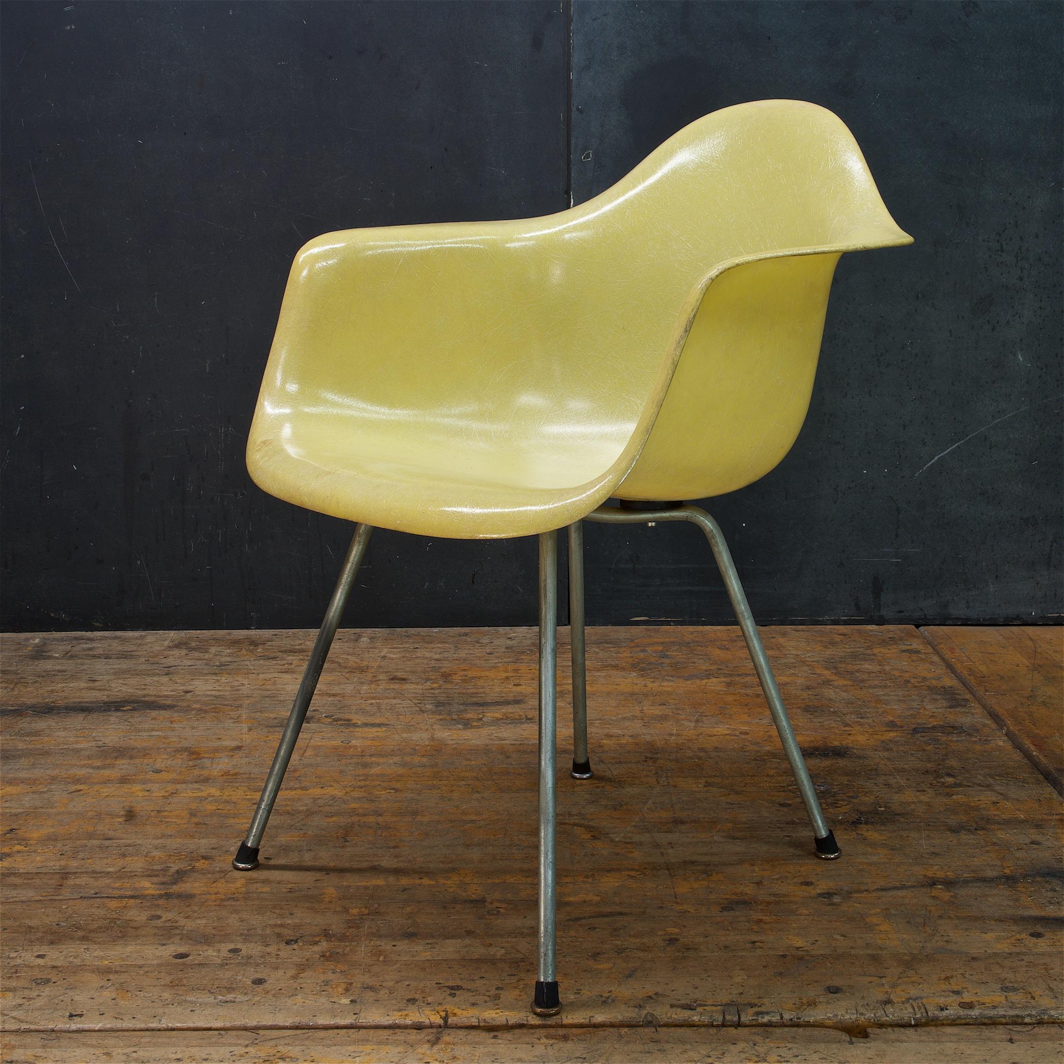 An extremely clean museum quality example. Made between 1951-1952, these are generally referred to as, '2nd generation.' These were also shipped from the Venice Eames Office like the 1st iterations of the design. This chair was also produced from