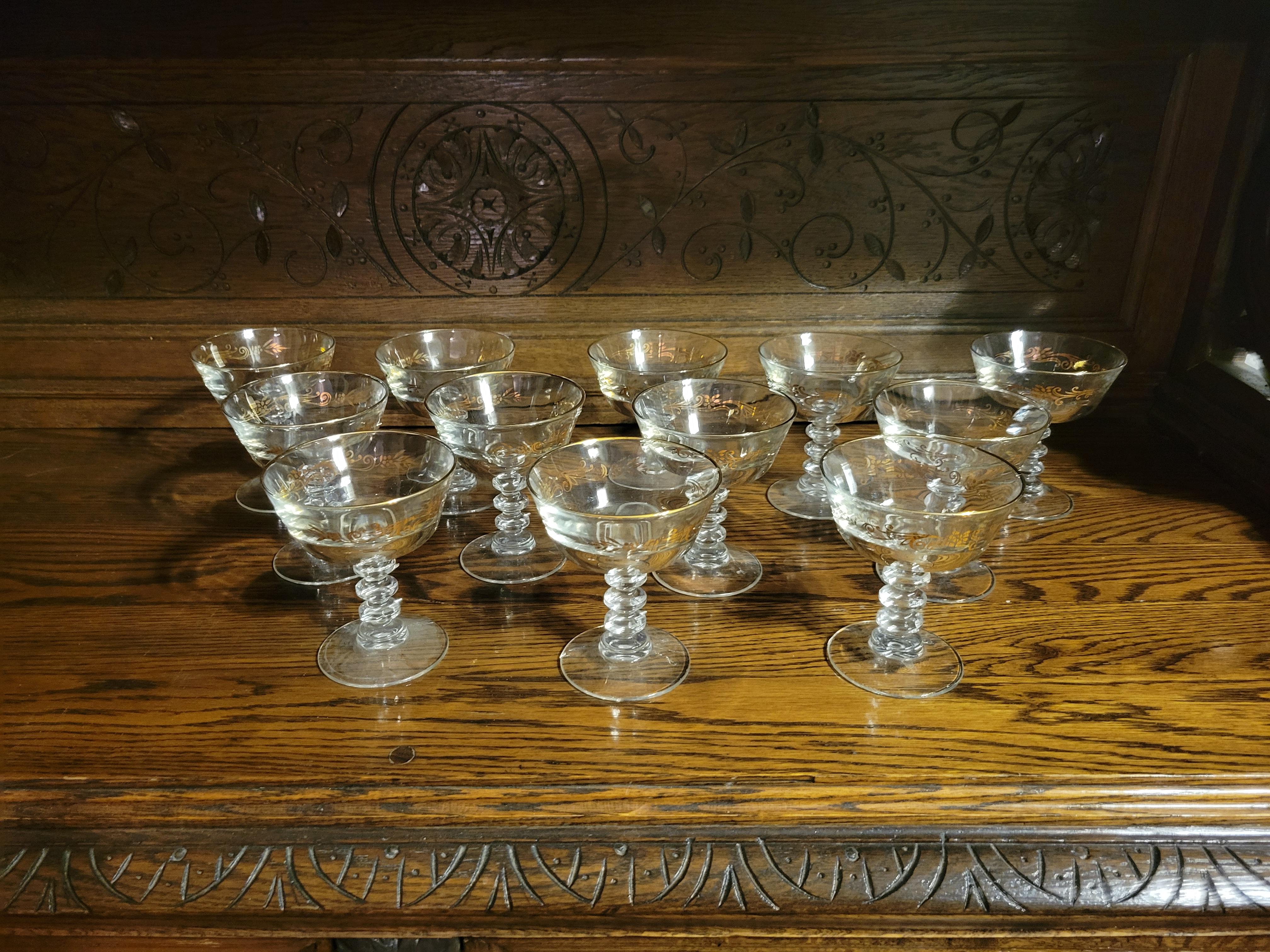Vintage Lifetime 'Gold Crown' Champaign / Sherbet Coupe Glassware - Set of 12 In Excellent Condition For Sale In Phoenix, AZ