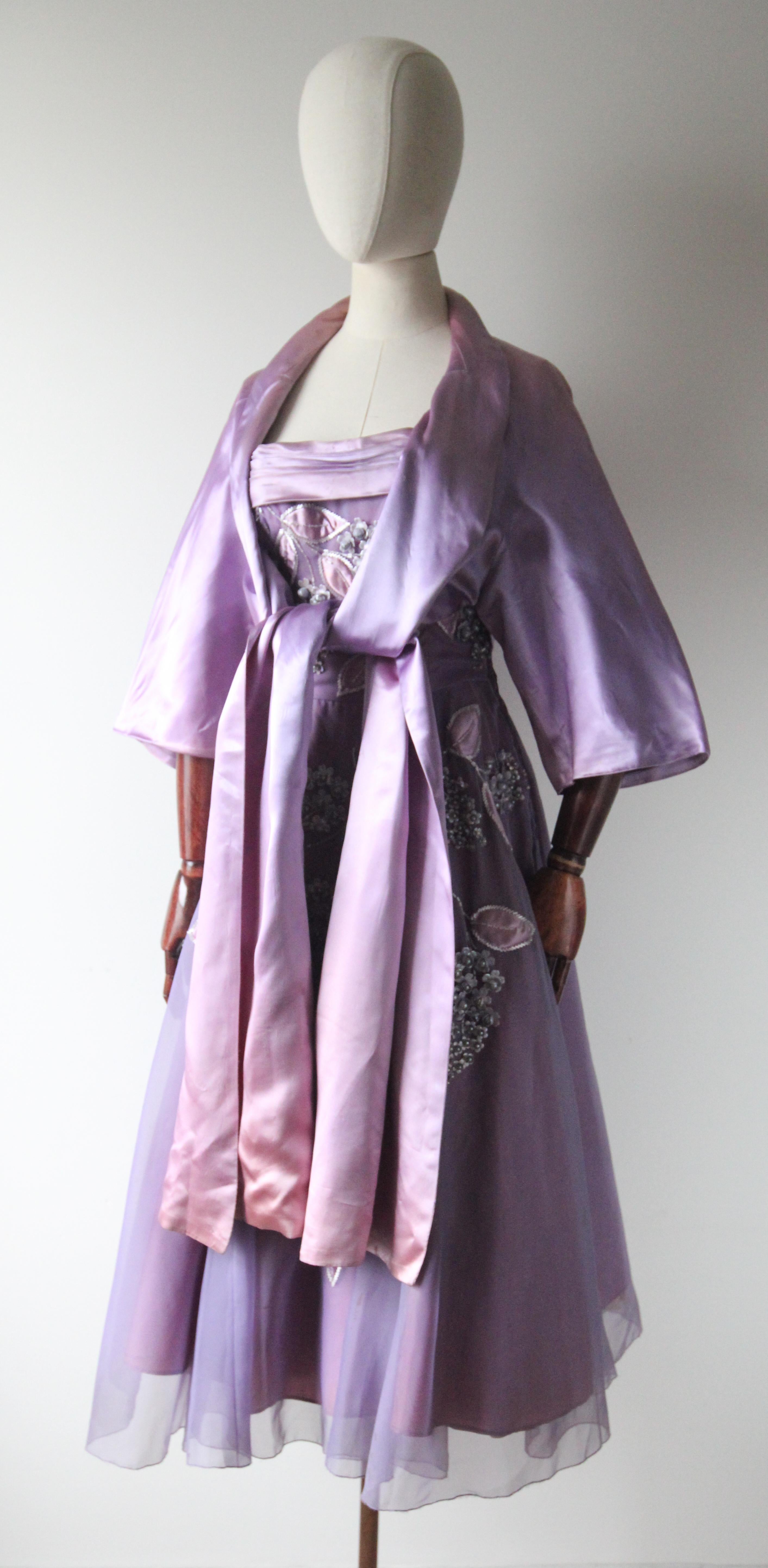 Vintage 1950's Lilac Beaded Floral Kleid und passende Jacke fünfziger Jahre UK 8 US 4 im Angebot 13