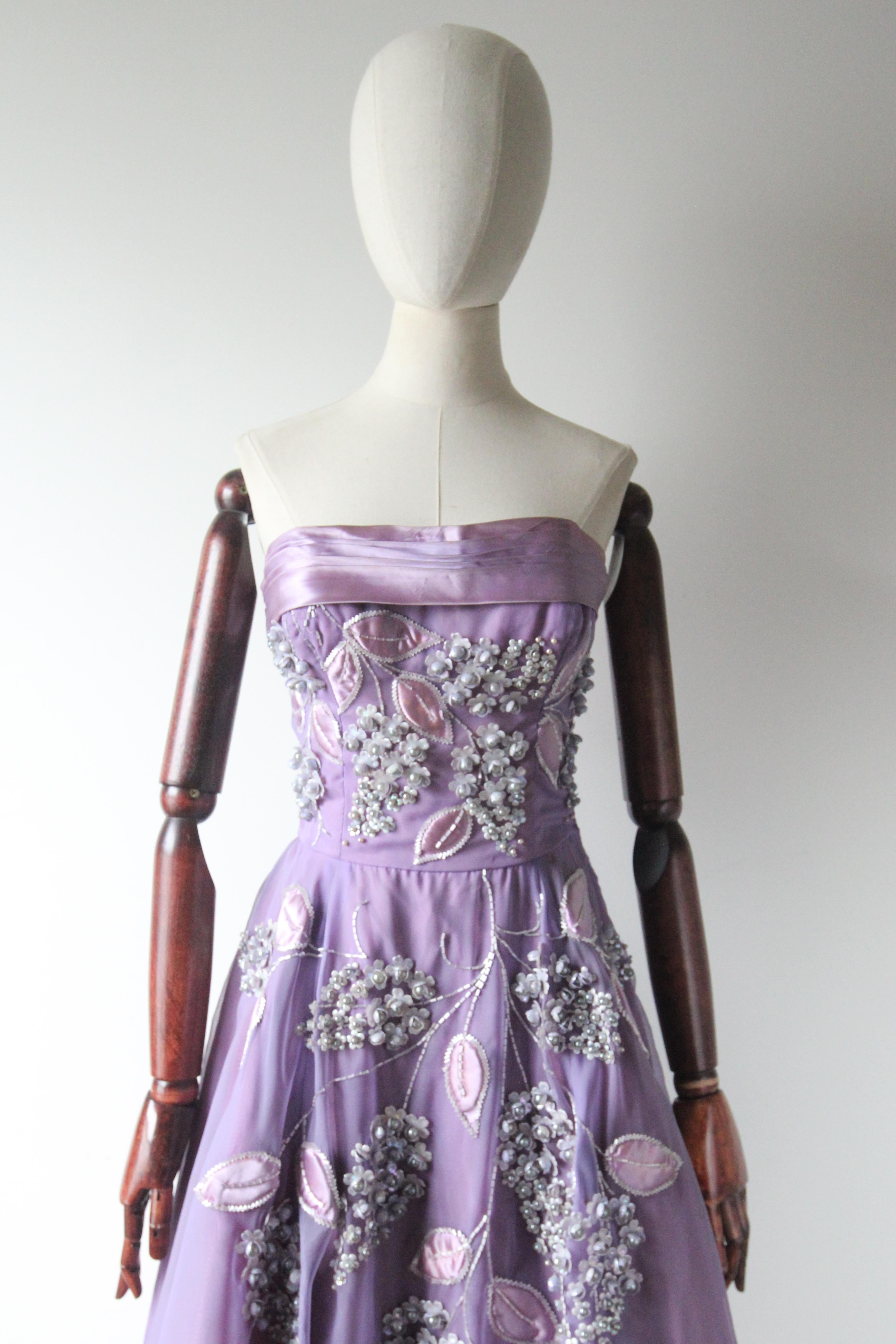 Vintage 1950's Lilac Beaded Floral Kleid und passende Jacke fünfziger Jahre UK 8 US 4 (Grau) im Angebot
