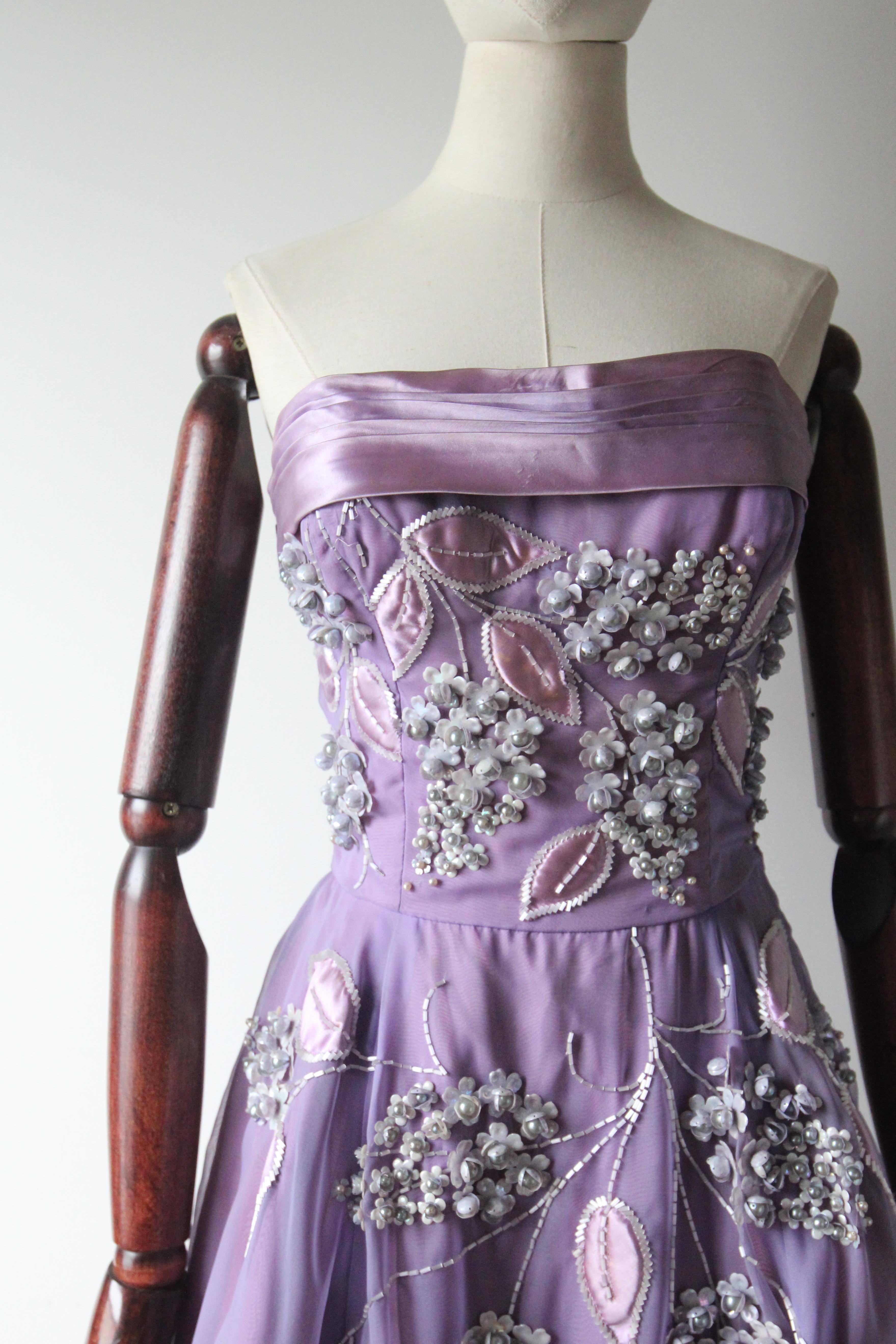 Vintage 1950's Lilac Beaded Floral Kleid und passende Jacke fünfziger Jahre UK 8 US 4 im Zustand „Gut“ im Angebot in Cheltenham, GB