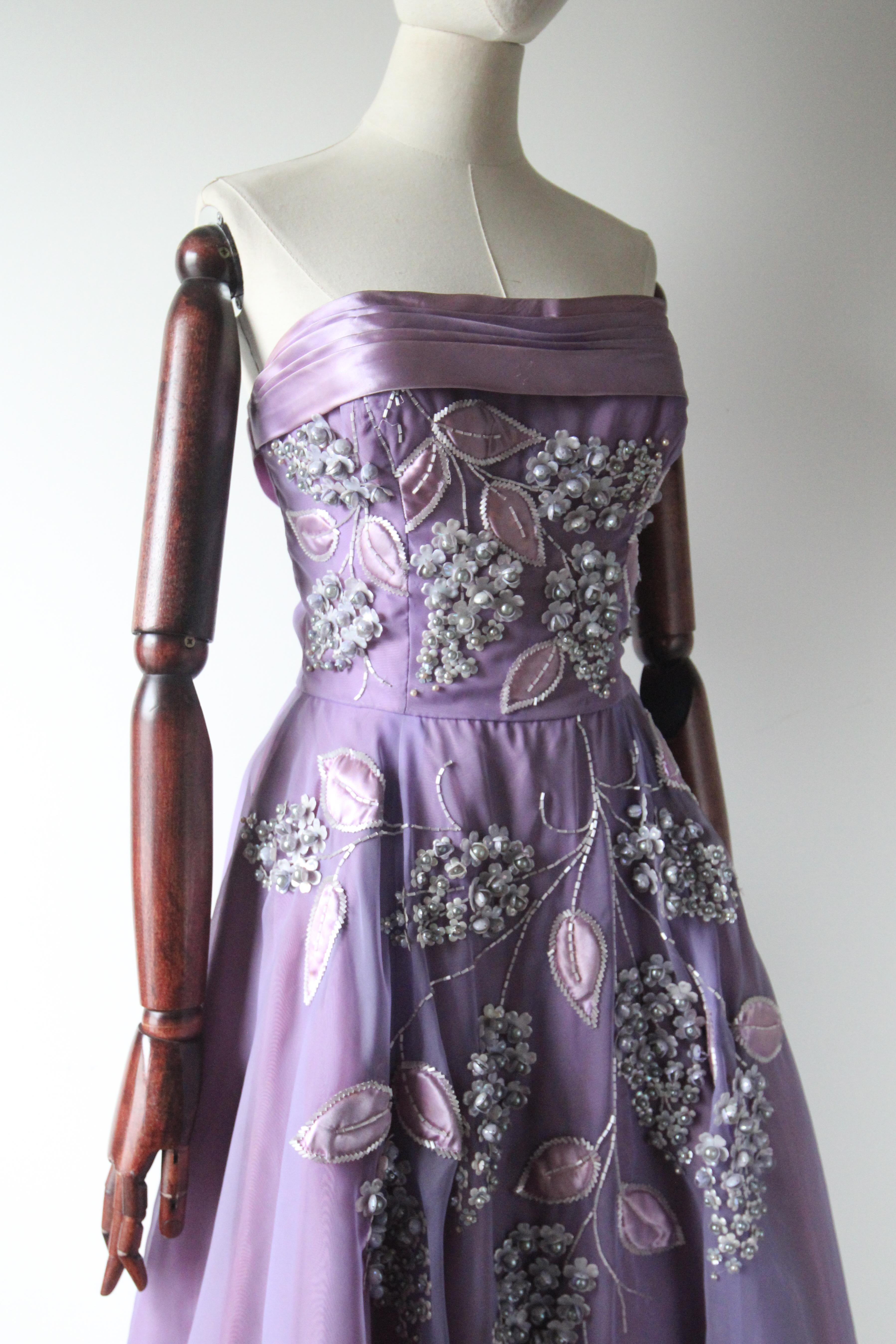 Vintage 1950's Lilac Beaded Floral Kleid und passende Jacke fünfziger Jahre UK 8 US 4 im Angebot 3