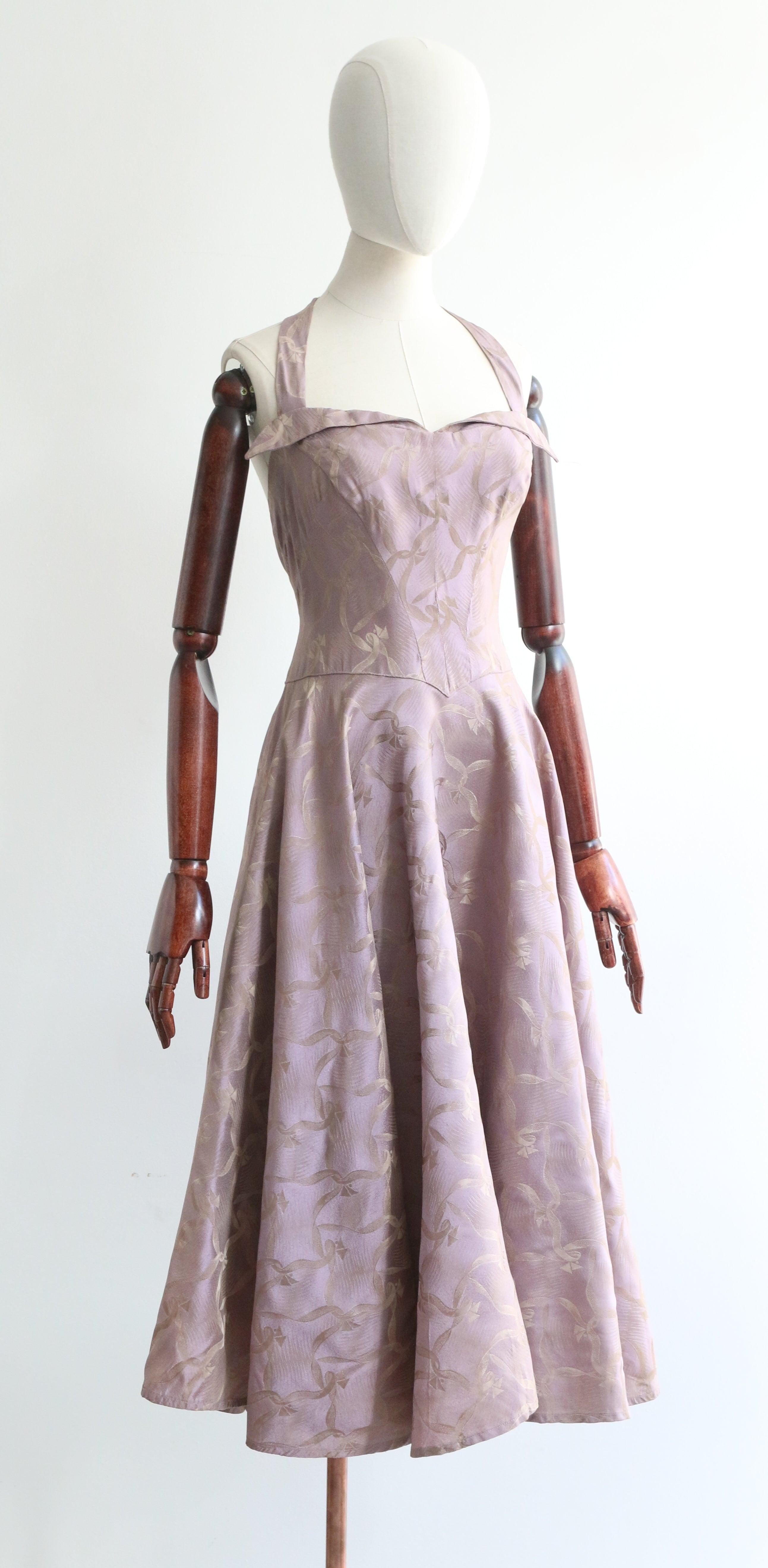 Vestido de seda lila vintage de los años 50 con cuello halter y vuelo UK 10 en Bueno Estado en Cheltenham, GB