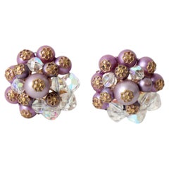 Boucles d'oreilles lilas perlées en verre irisé vintage des années 1950