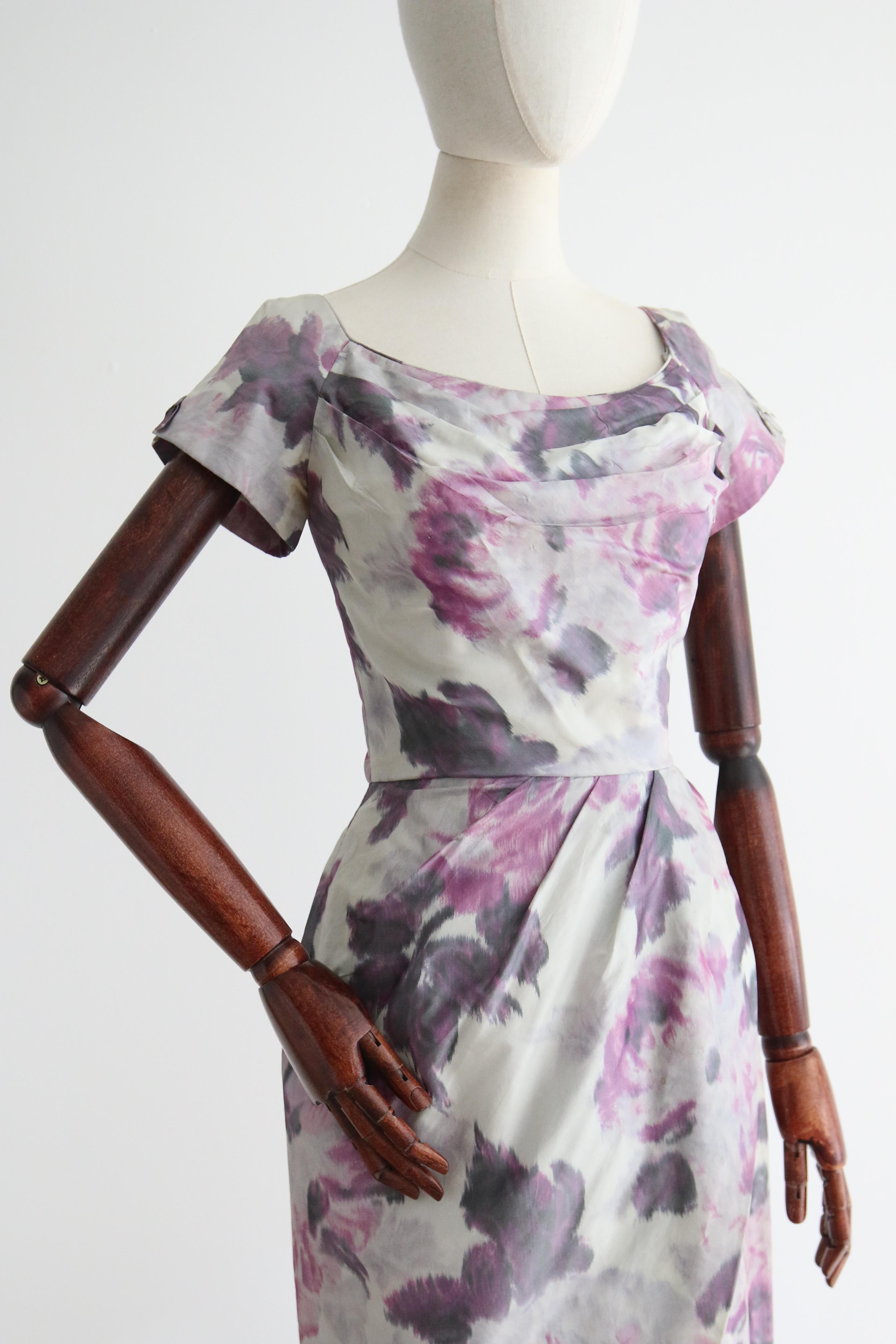 Vintage 1950's Lila Watersilk Floral Kleid UK 8 US 4 Damen im Angebot