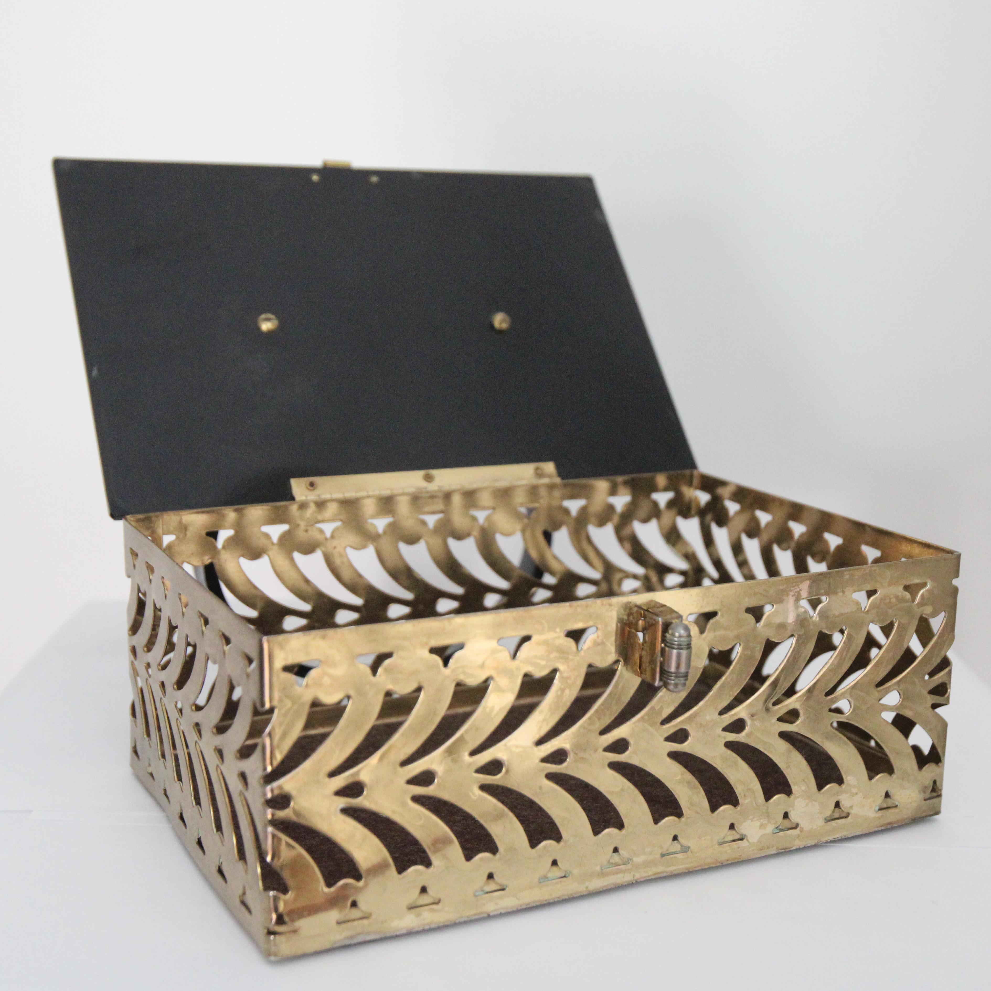 Vintage 1950's Lucite and Brass filigree box bag vintage 1950s box bag gold For Sale 2