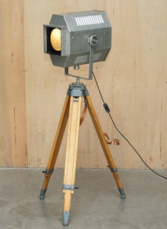 VINTAGE 1950's MAJOR EQUIPMENT CO LTD THEATER STAGE HEIGHT ADJUSTABLE FLOOR LAMP