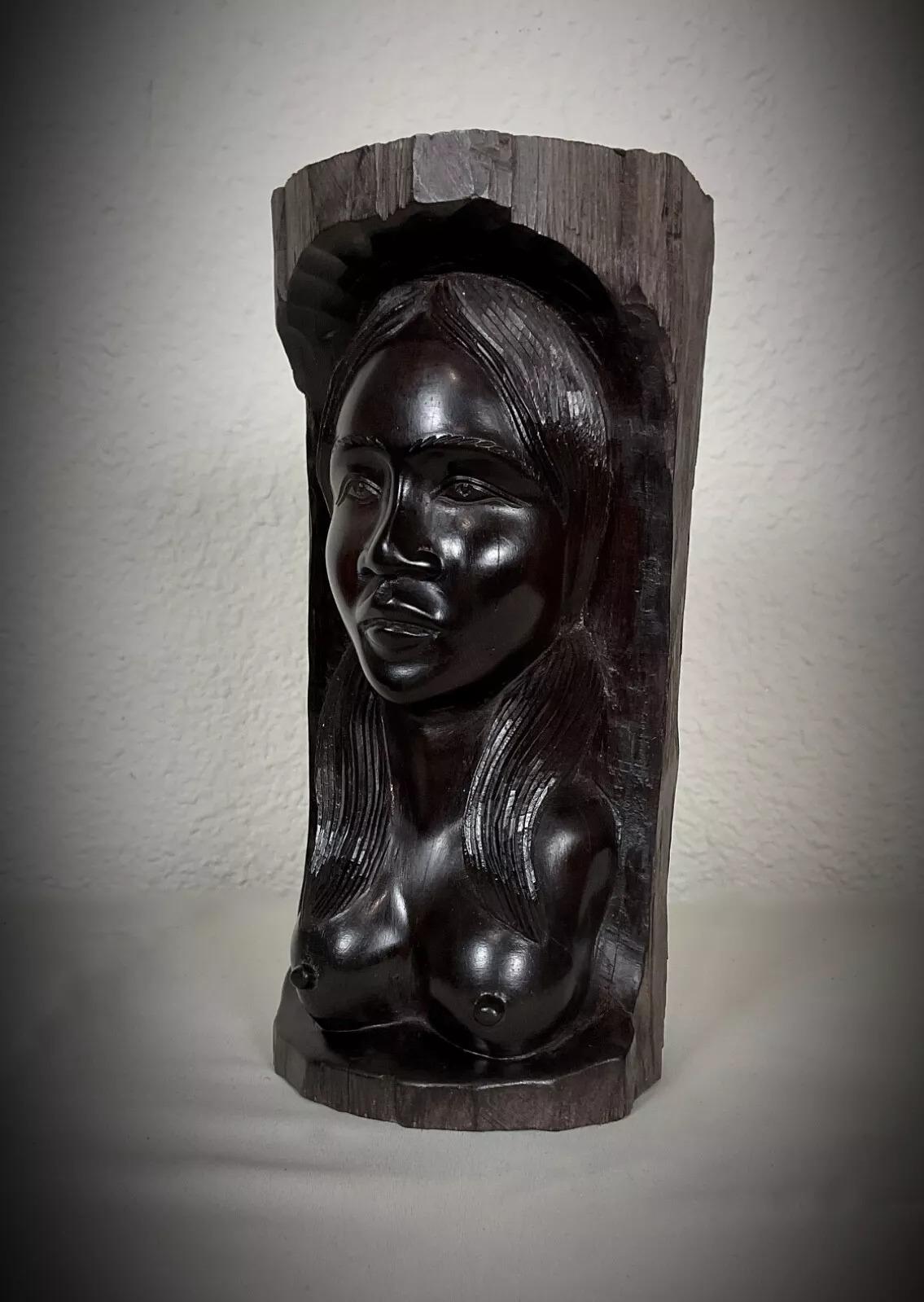 Metà XX secolo Scultura in legno di ebano intagliata a mano in Malgascio del 1950 - Figura di donna - 2Y414 in vendita