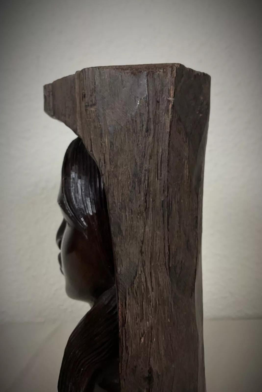 Scultura in legno di ebano intagliata a mano in Malgascio del 1950 - Figura di donna - 2Y414 in vendita 1