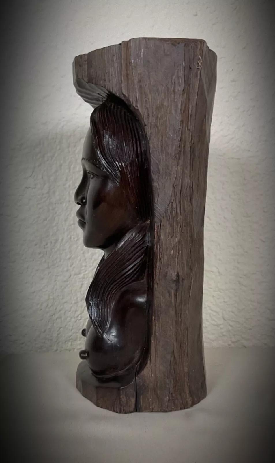 Scultura in legno di ebano intagliata a mano in Malgascio del 1950 - Figura di donna - 2Y414 in vendita 3