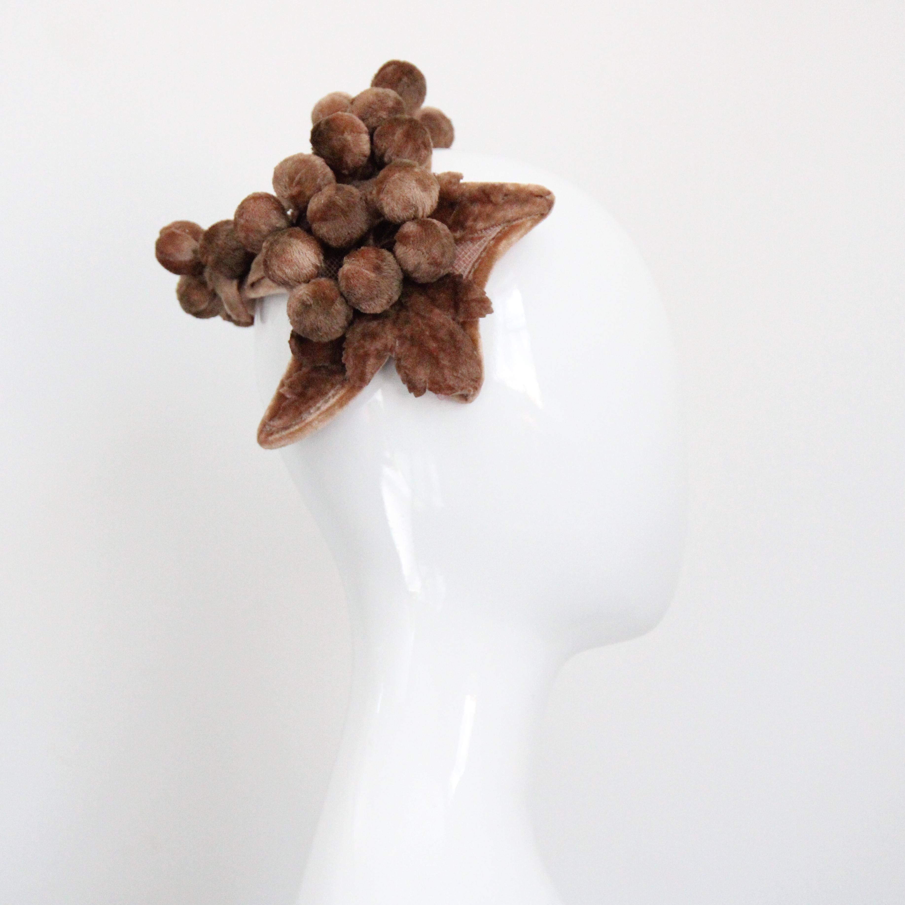 Vintage 1950's Maple Leaf Velvet Bandeau Hut 1950's Velvet Bandeau Hairband Hat im Zustand „Gut“ im Angebot in Cheltenham, GB